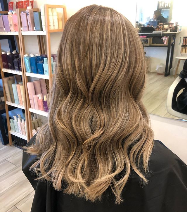 It&rsquo;s amazing how a fresh cut colour and treatment can make your hair actually appear longer and fuller! Check the before and afters swipe 🔙. .
.
@colourthesmartway @lorealpro @laurenghairmakeup @kerastase_official .
.