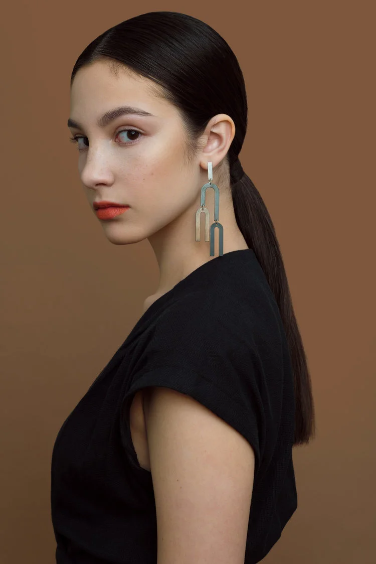 NatJoy_CURVED+BLACK+LINE+EARRING-3.jpg