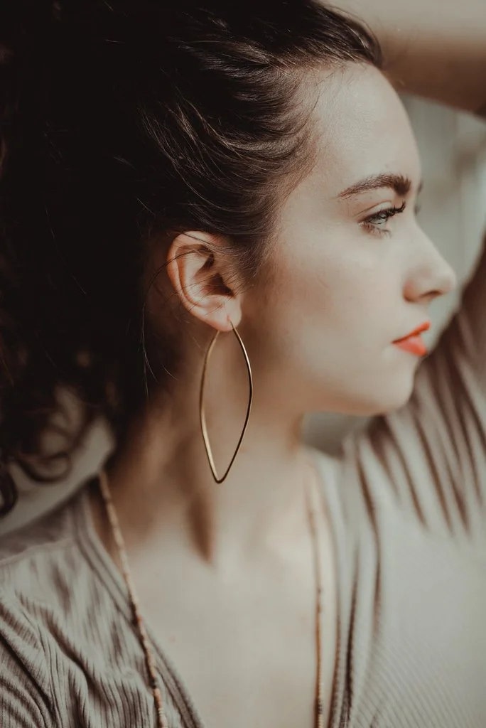 larege_pointed_hoops_model_1024x1024.jpg