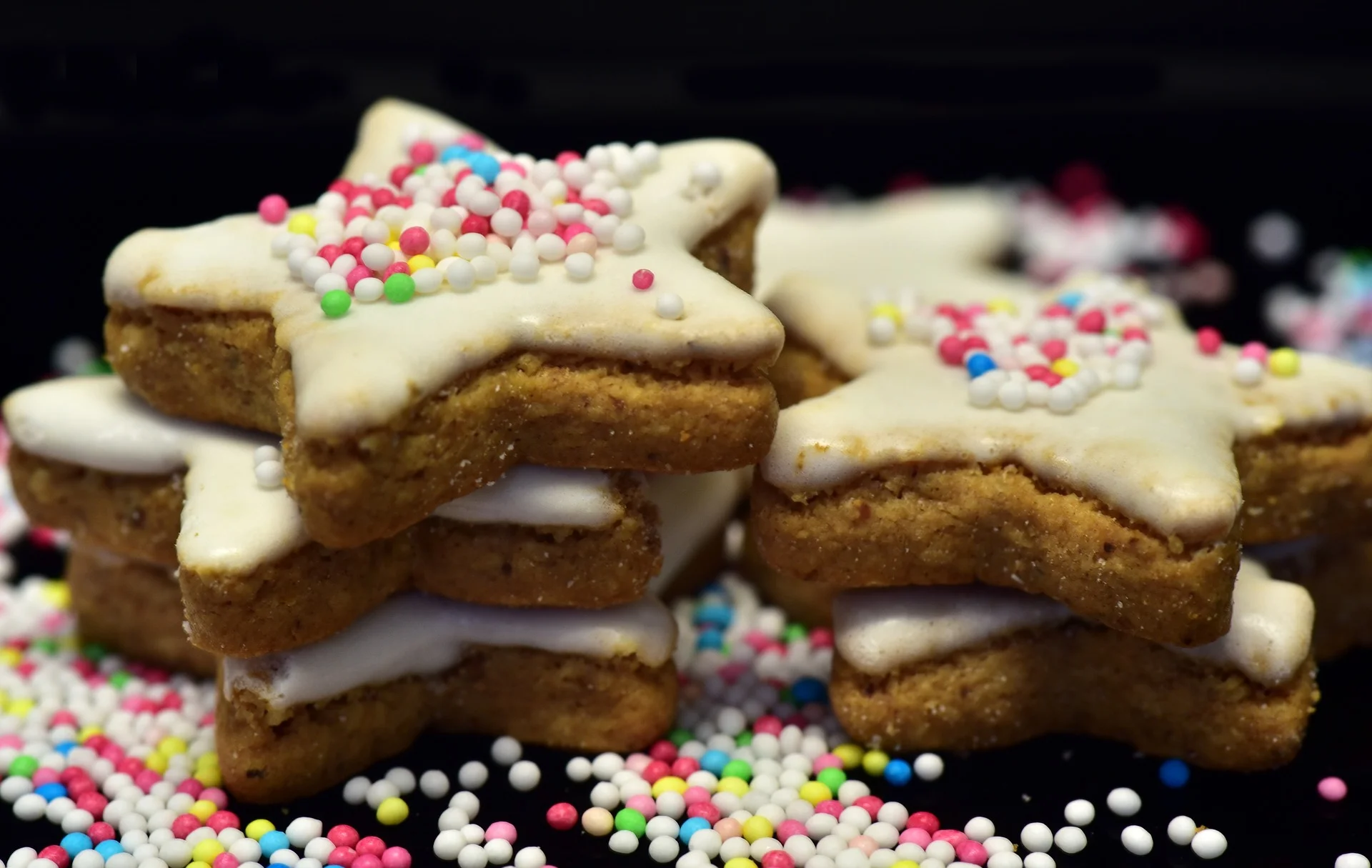 Cookie biscuit-3757561_1920.jpg