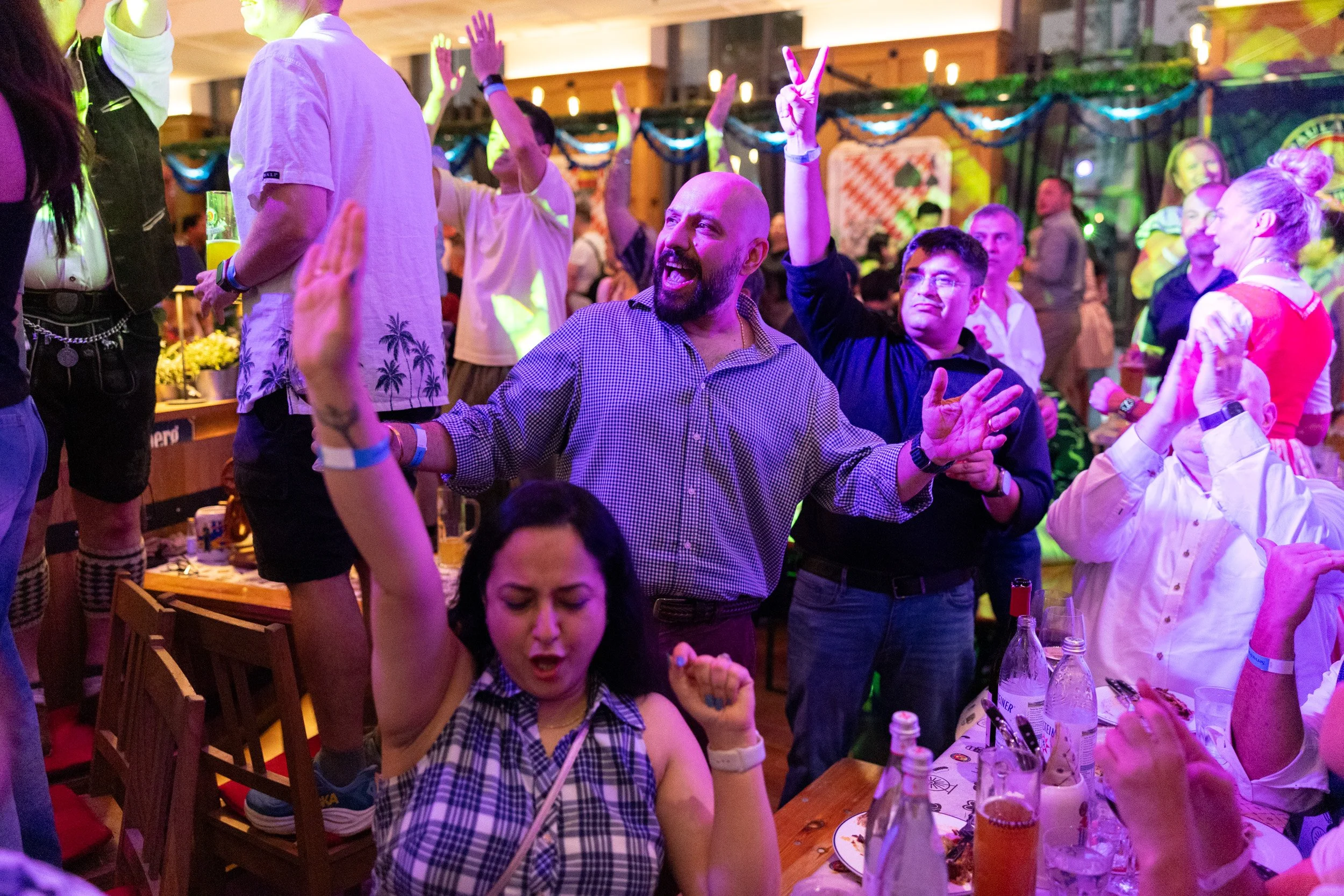  Candid shot of guests dancing and enjoying the live entertainment at Paulaner Bräuhaus 