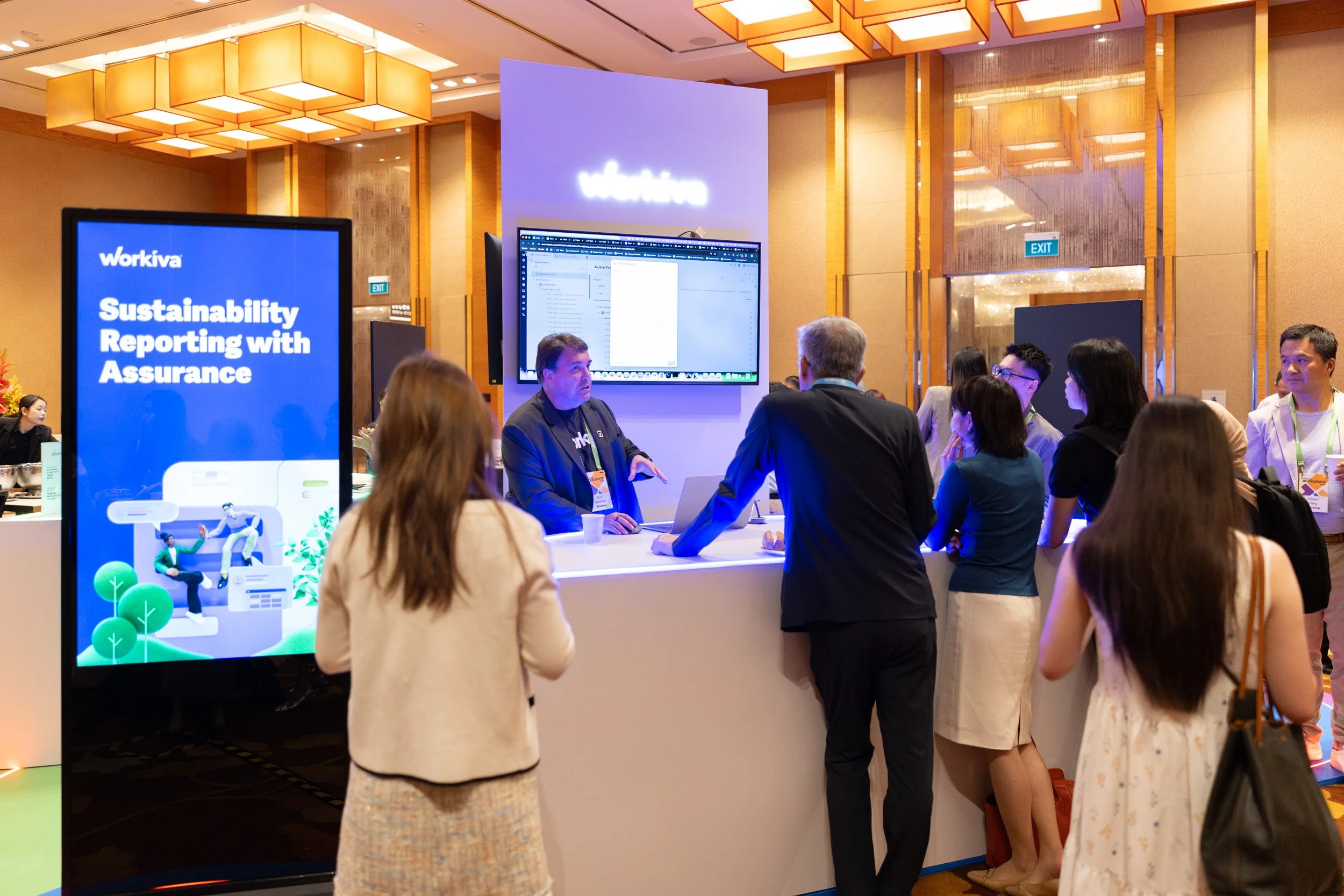  Workiva staff demonstrating software application solutions on screen to event attendees. 