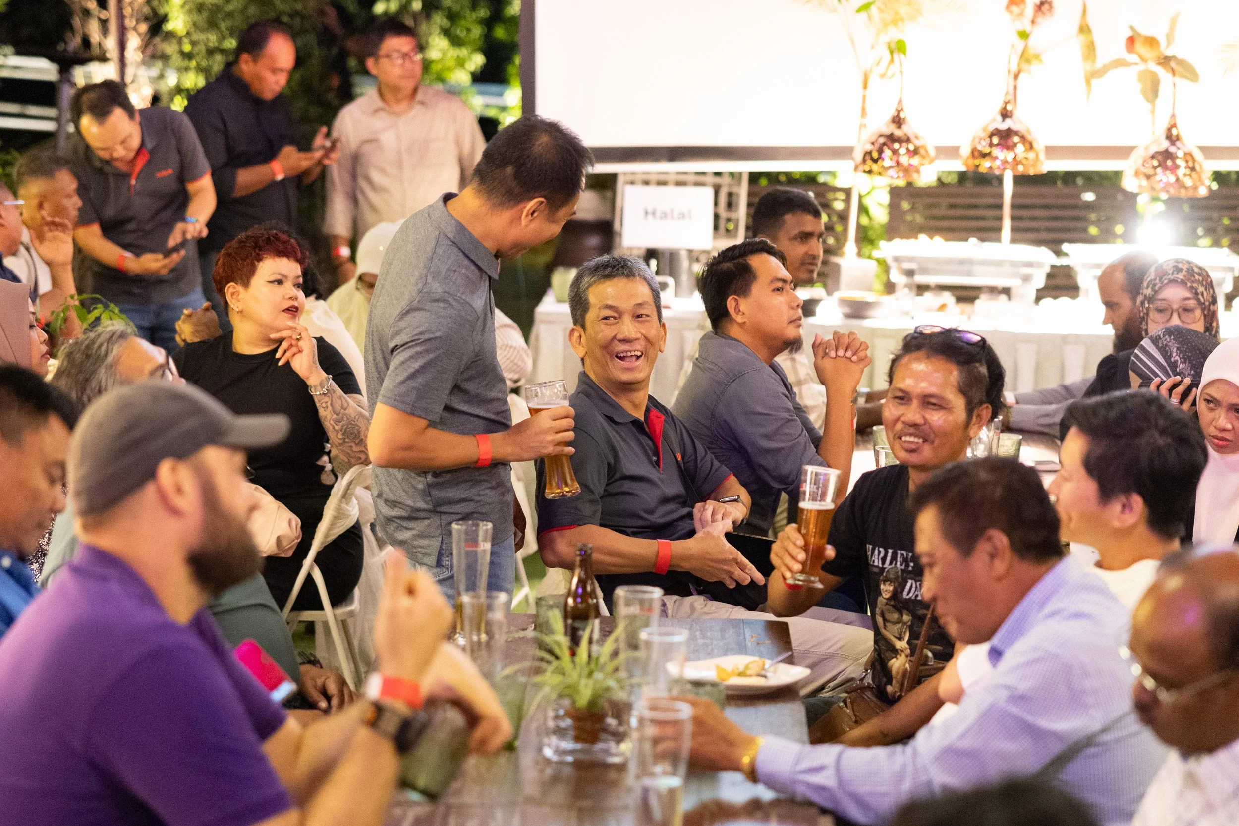  Candid networking shot of Züblin staff conversing with drinks during the casual evening reception. 