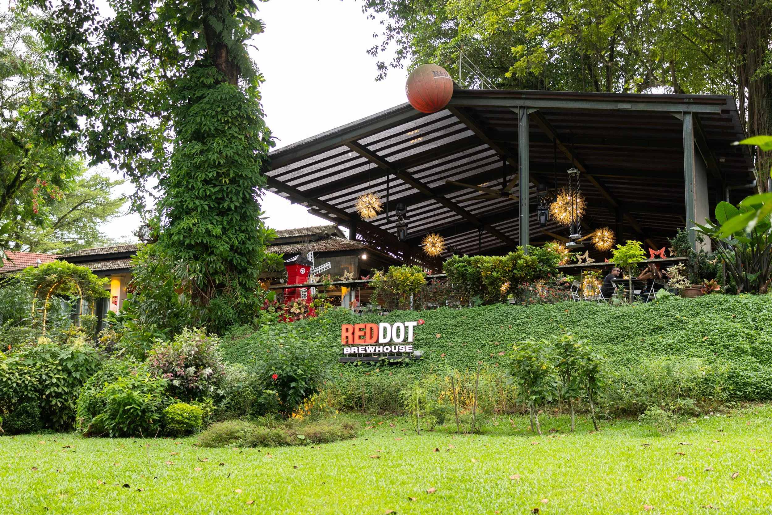  Wide angle exterior shot of RedDot Brewhouse hosting the Züblin annual corporate staff celebration. 