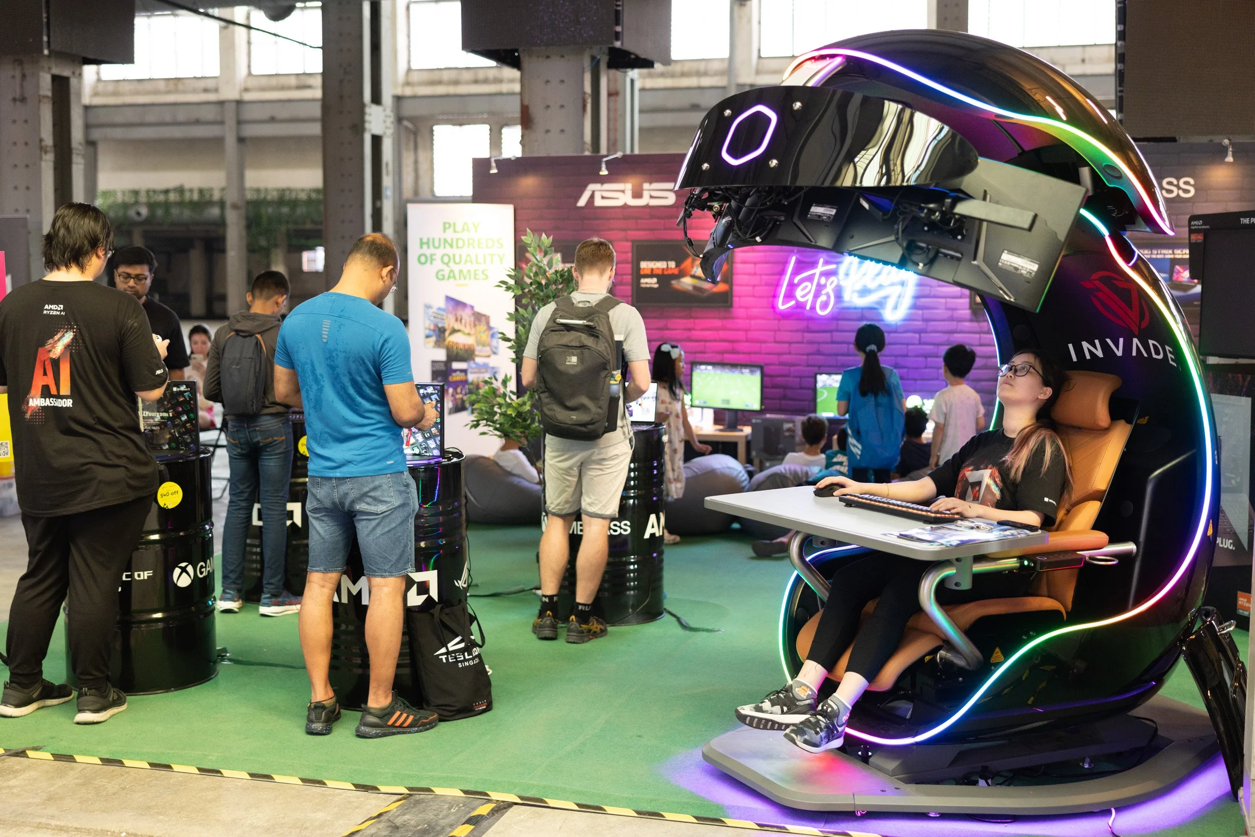  Custom Invader PC gaming rig featuring an integrated cockpit chair, triple-monitor mount, and RGB lighting. 