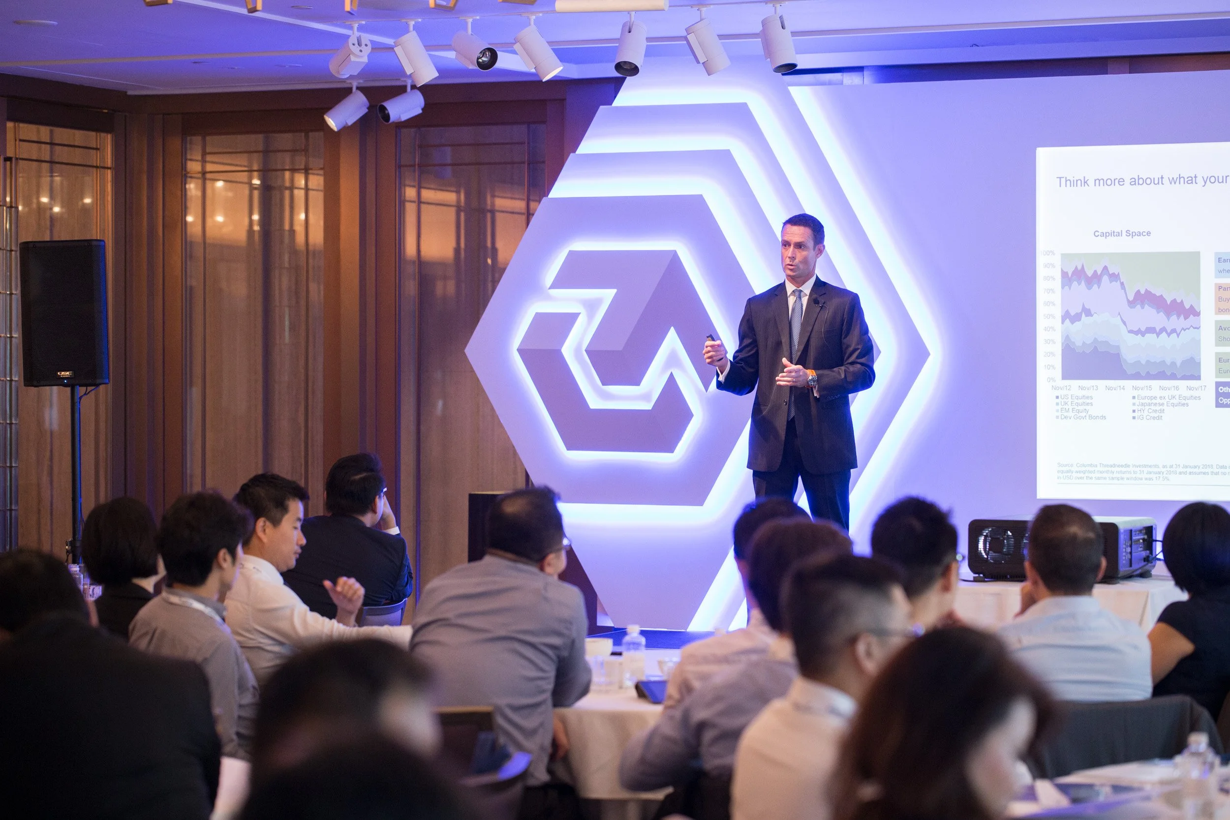  Medium shot of an executive presenter speaking on stage during the morning conference session. 