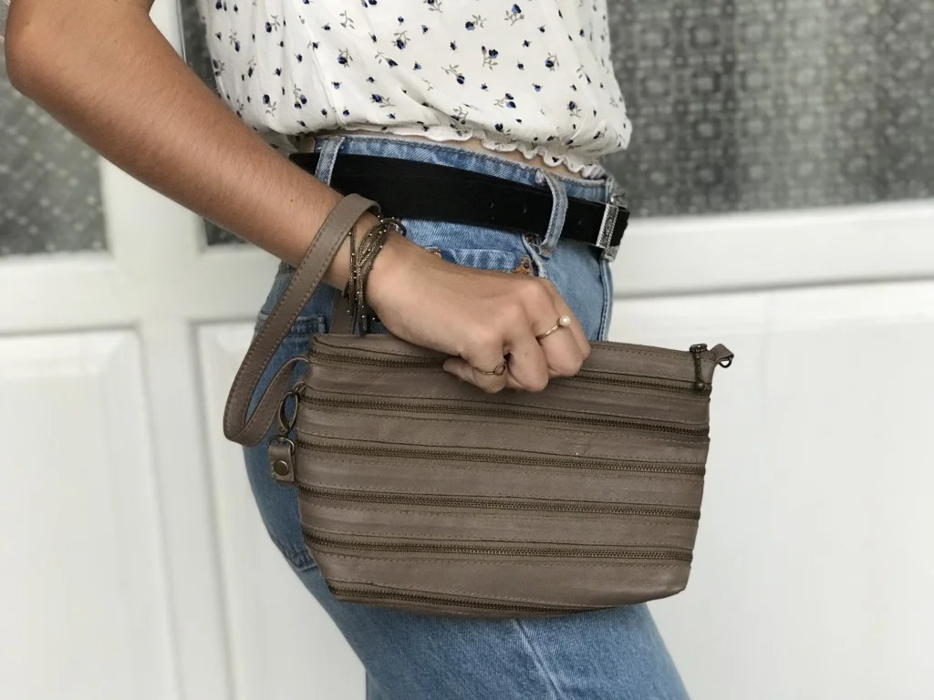 05 - Photo Principale Pochette Cuir.jpg