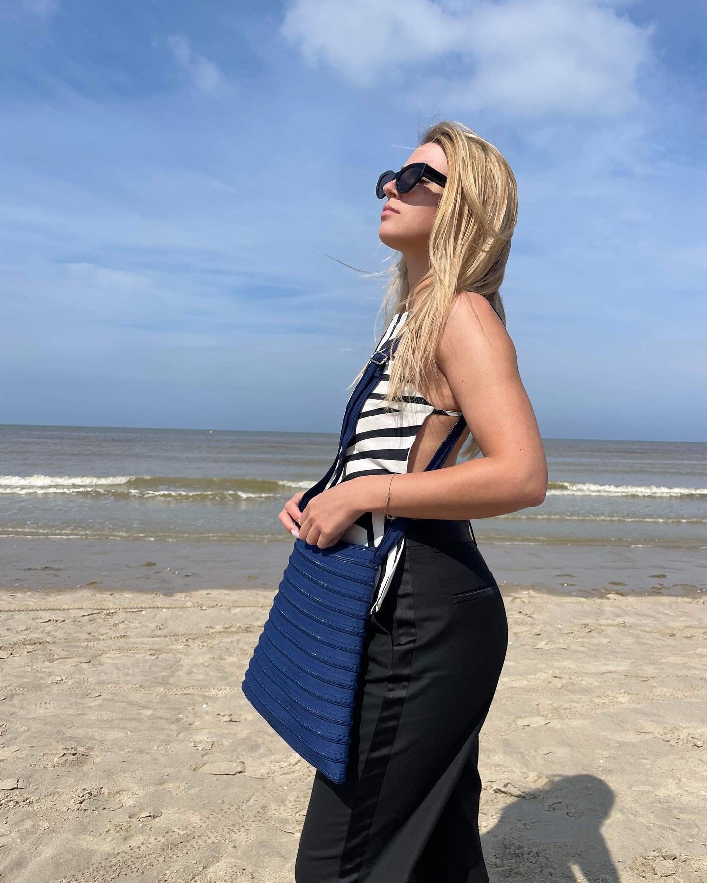 Que le week-end commence ! 

Pour @julietteemorel ? Un week-end au Touquet ! ☀️

Zip Me and Co 
Zip Me and Go !

#weekend #touquet #beach #sea #zipmeandco #france #bag #fashion