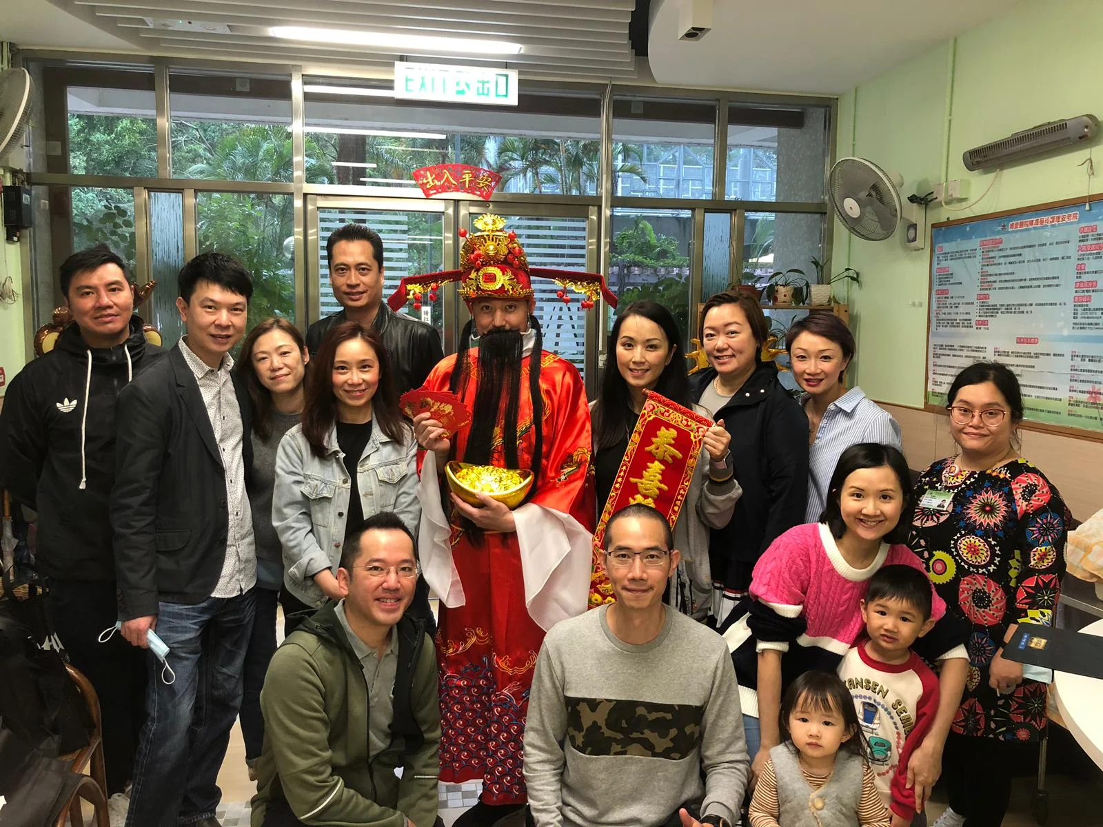 博愛醫院陳馮曼玲護理安老院 x 忠信義堂 財神送暖迎新豬年