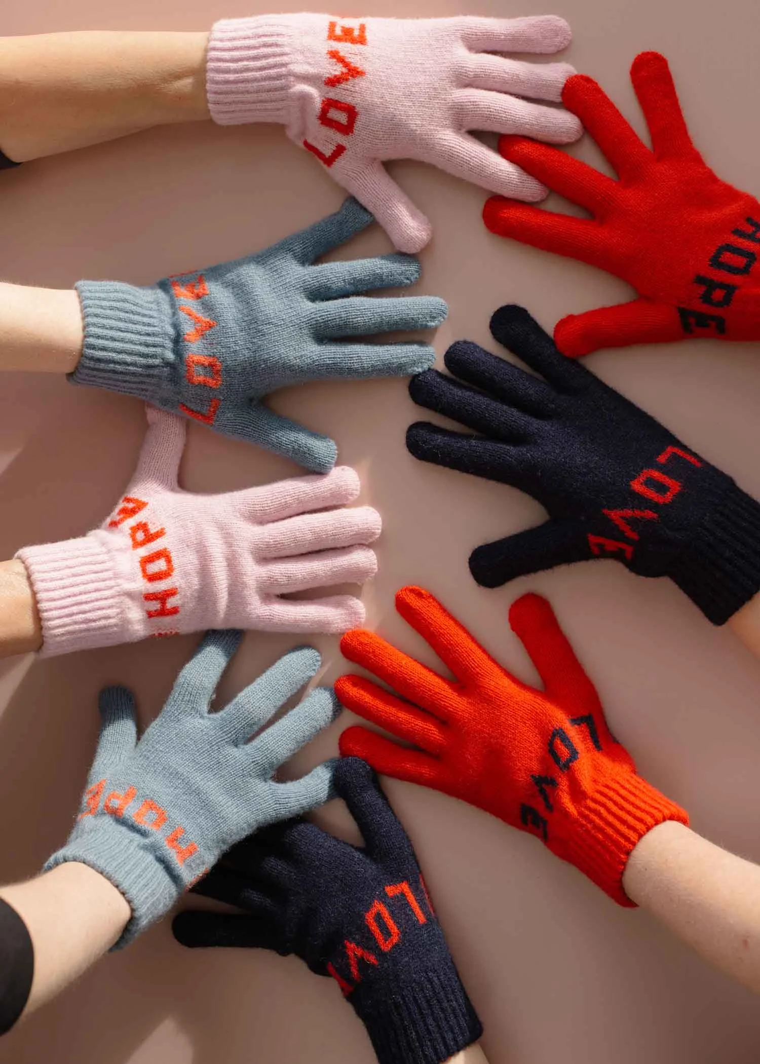 love-gloves-fun web 8272.jpg