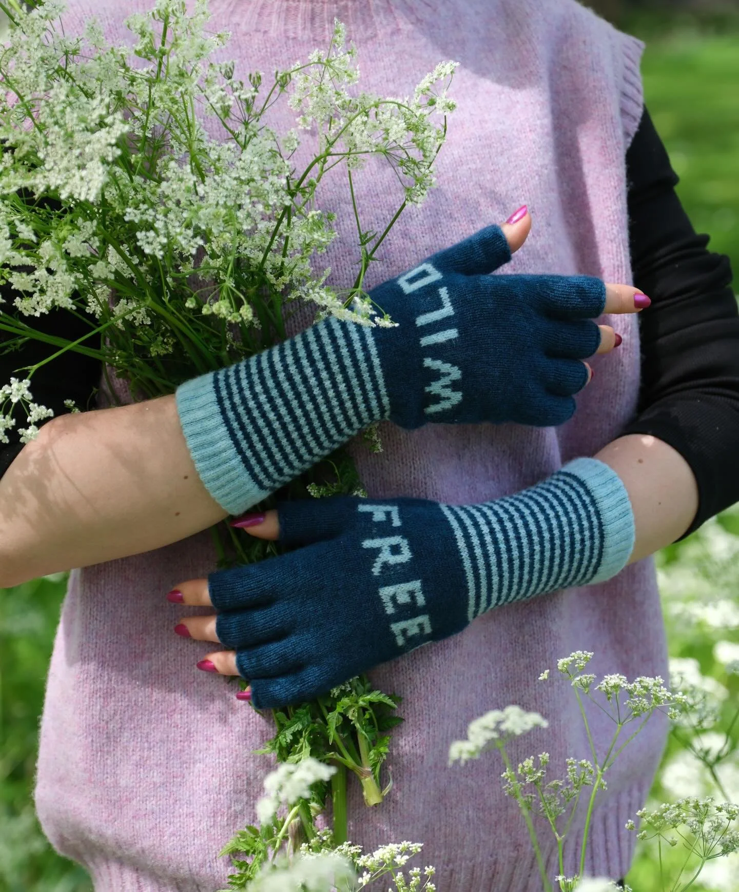 Gloves galore! 💐🧤 To honour Spring's nearing arrival, why not treat yourself to a pair of gloves in one of our vibrant colourways? We still have lots of options left over in our collection... Refreshing aqua &amp; teal, energetic carmine &amp; cala