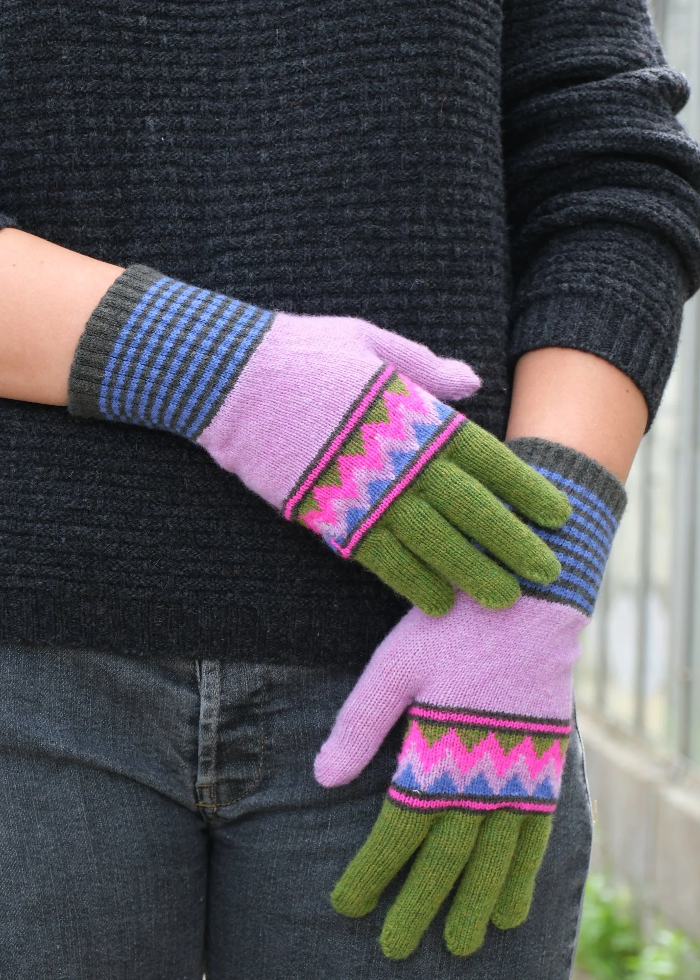 205 21 WAVE GLOVES COL 1 DSCF3913.jpg