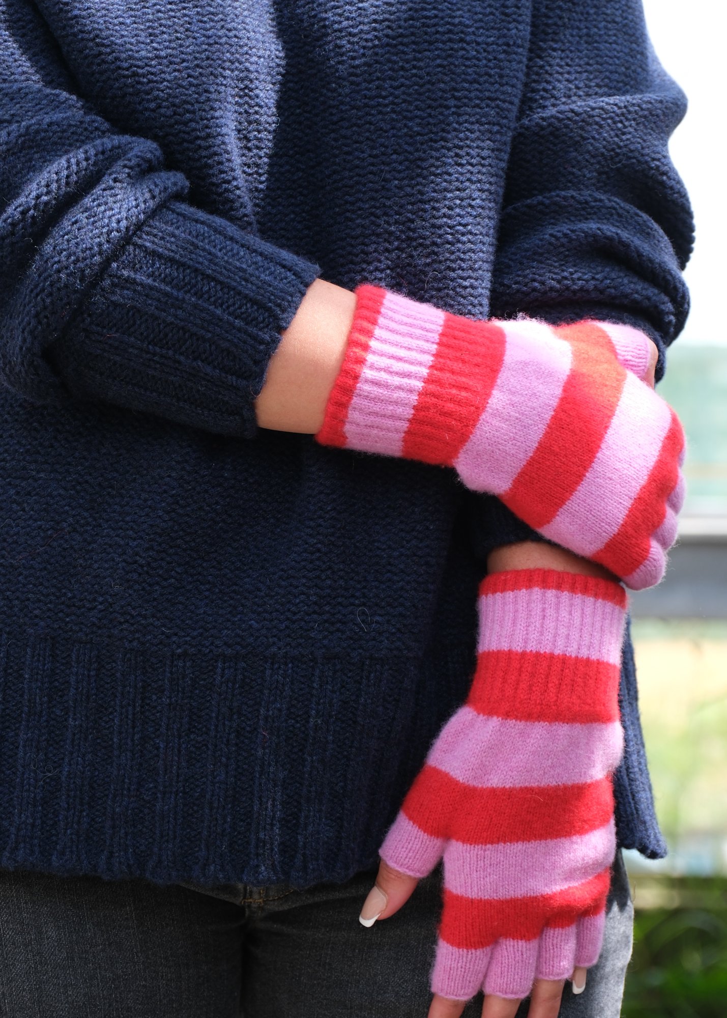 835 26 STRIPE FINGERLESS GLOVES COL 3 DSCF3972.jpg