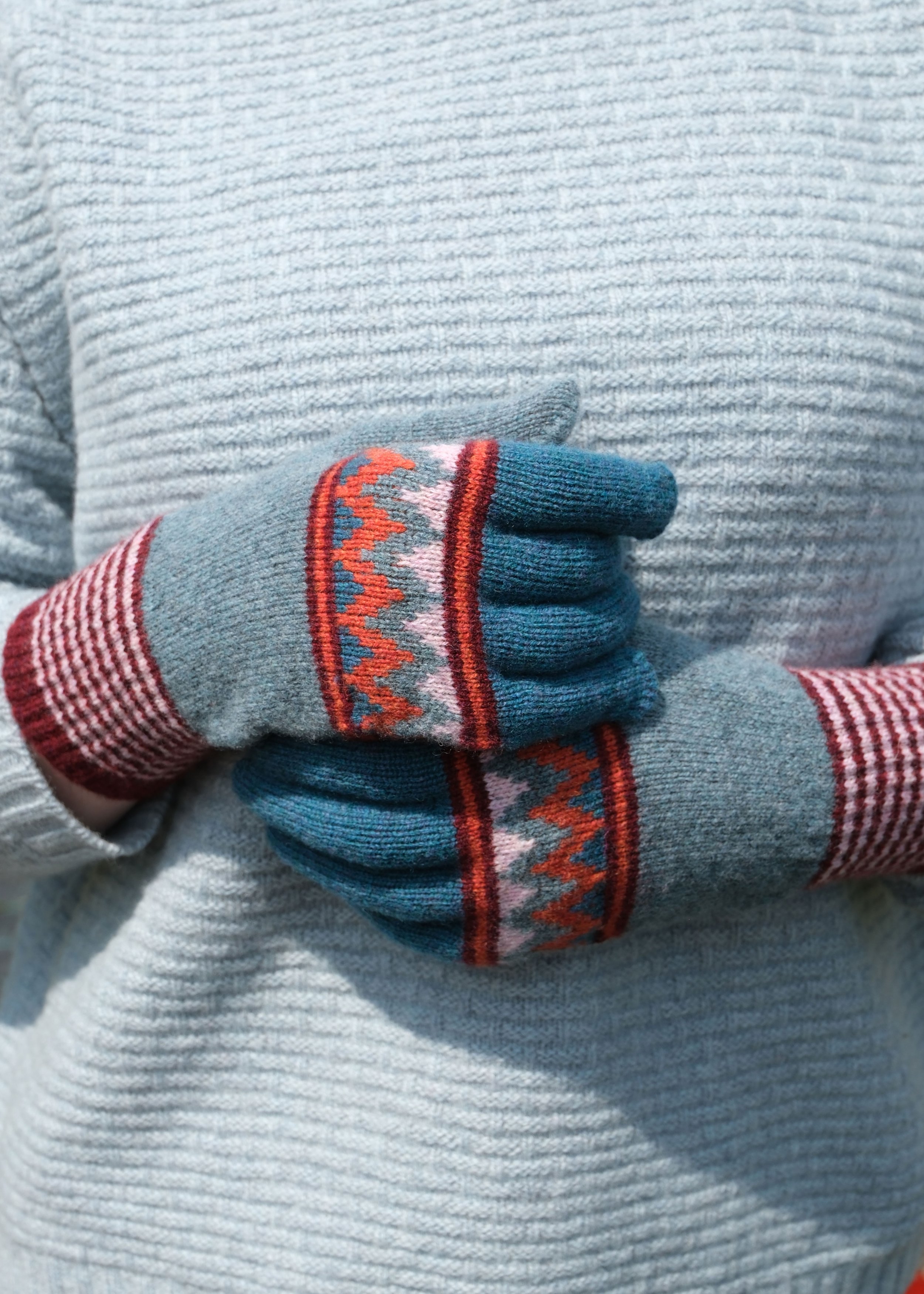 wave-gloves-Forest-close-up-.jpg