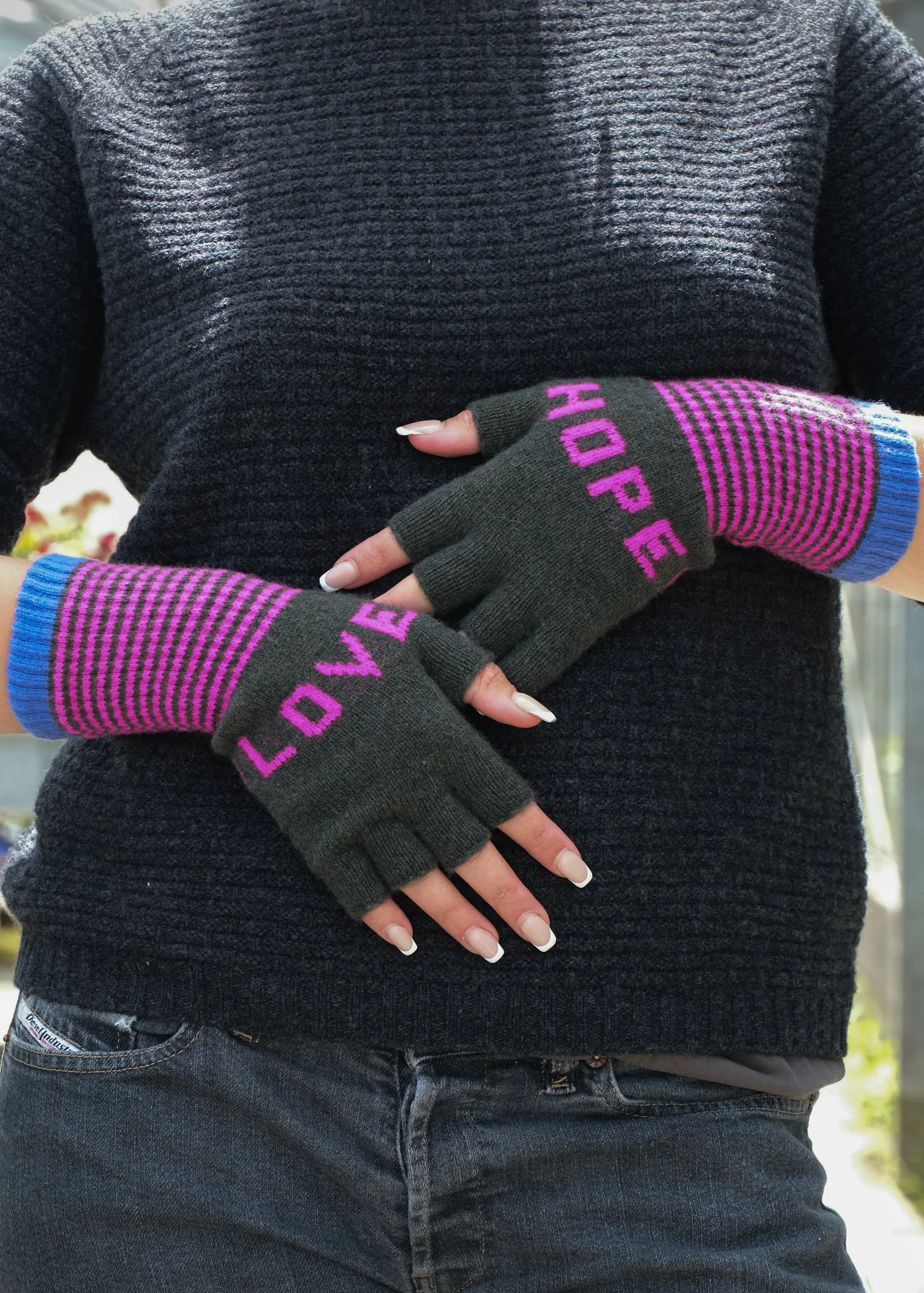 44923 LOVE HOPE FINGERLESS GLOVES COL 1 DSCF3864.jpg