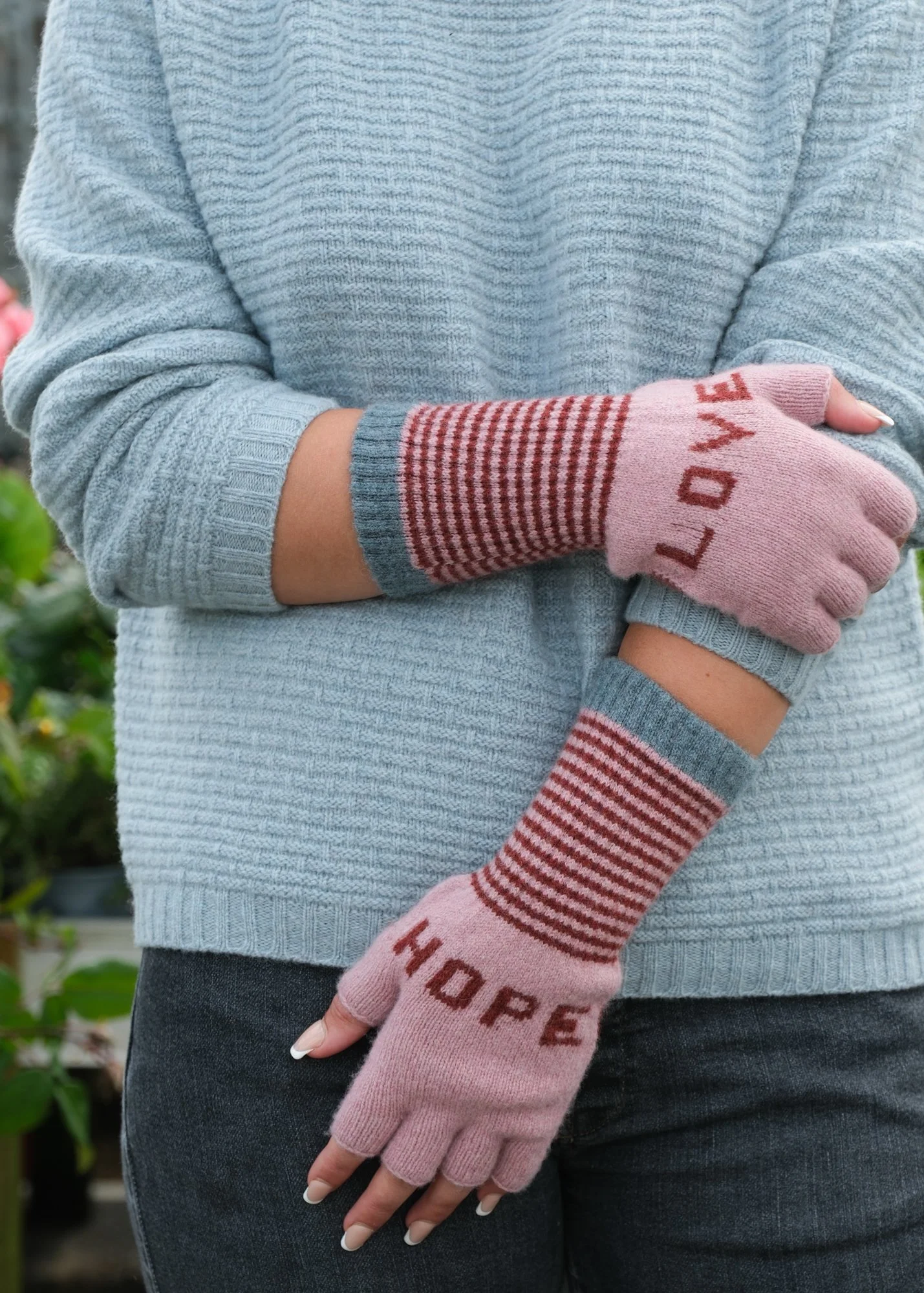 44923 LOVE HOPE FINGERLESS GLOVES COL 3 DSCF4051.jpg