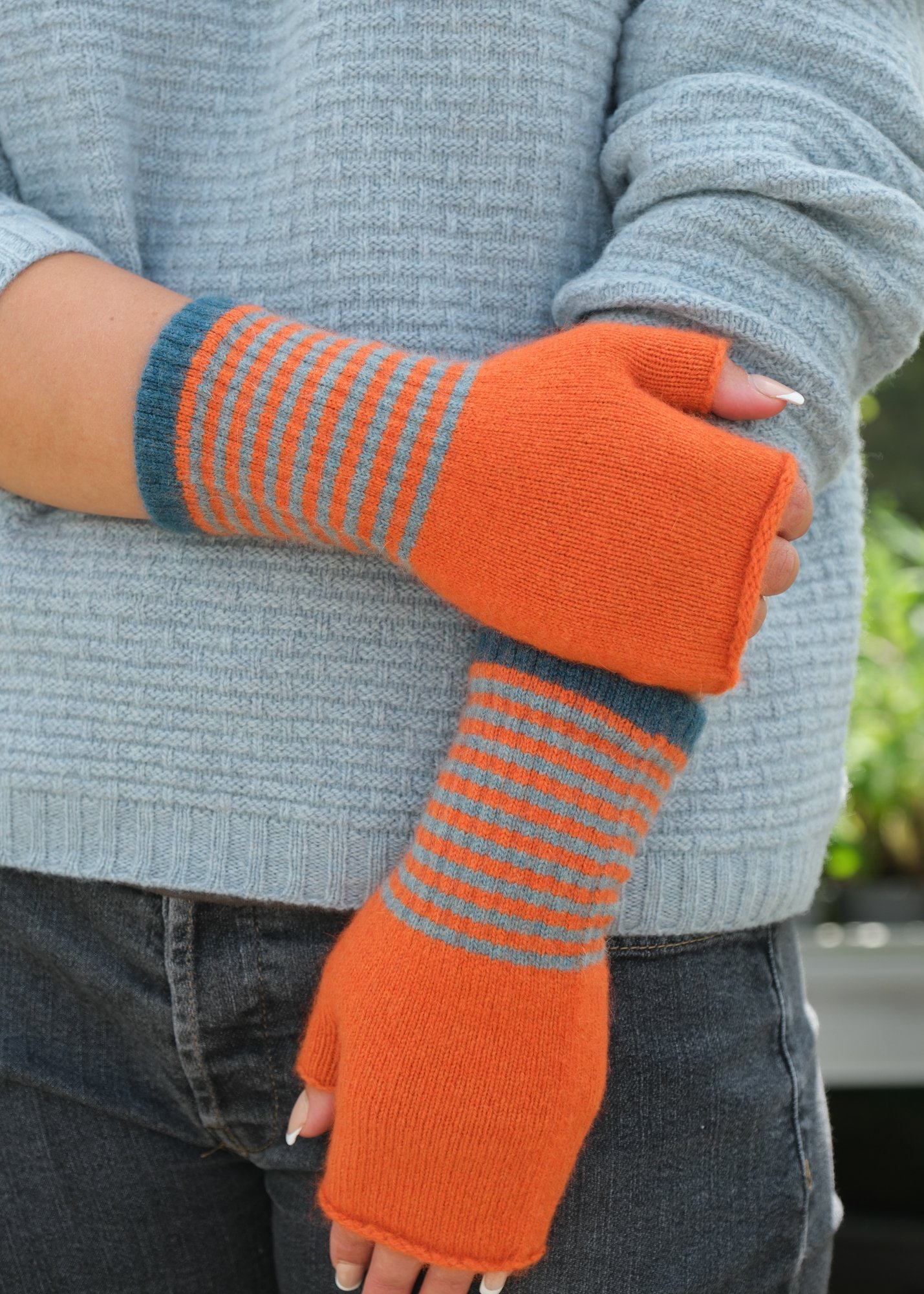 248 25 ANGORA FINGERLESS MITTENS COL 5 DSCF4004.jpg