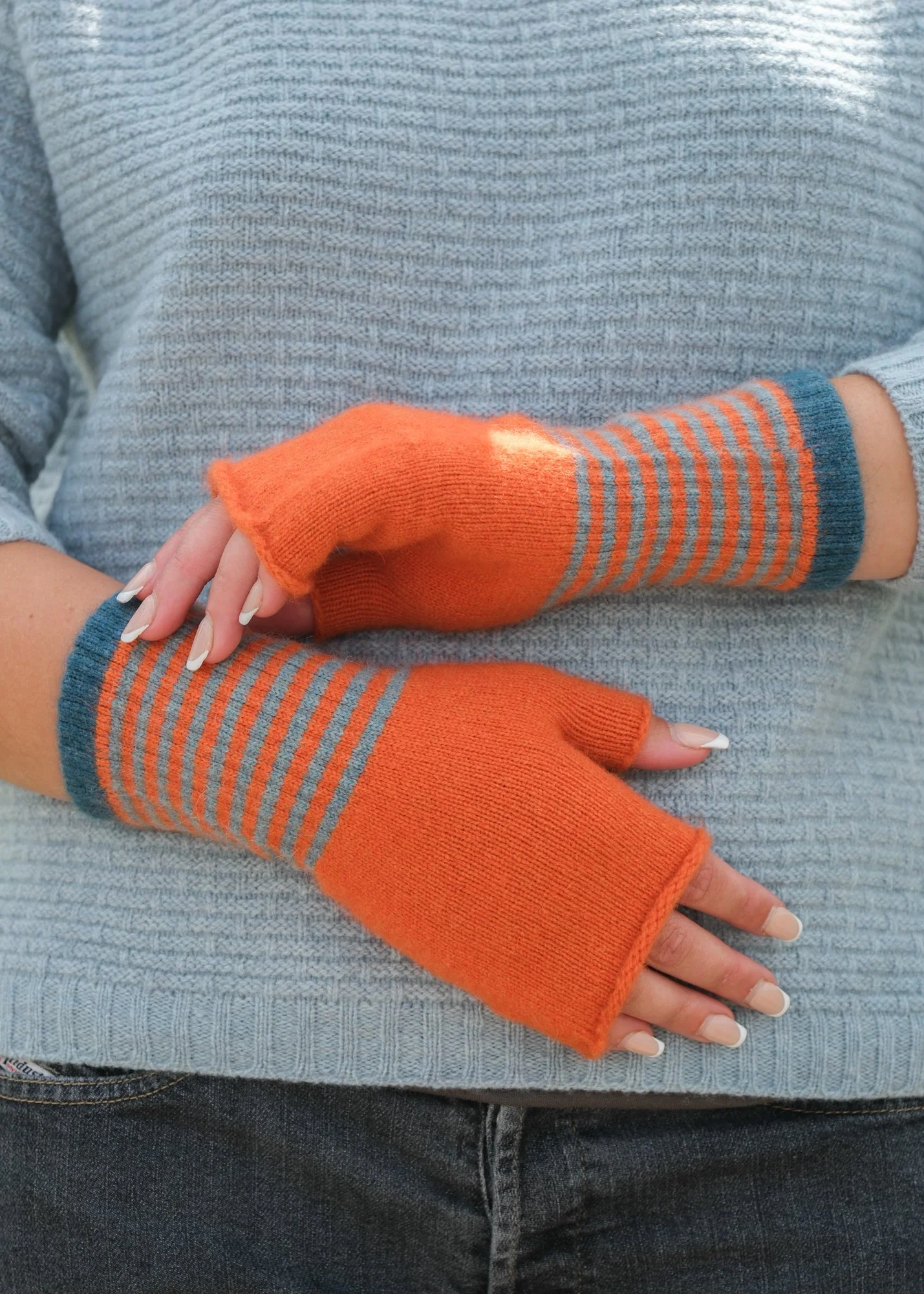 248 25 ANGORA FINGERLESS MITTENS COL 5 DSCF4021.jpg