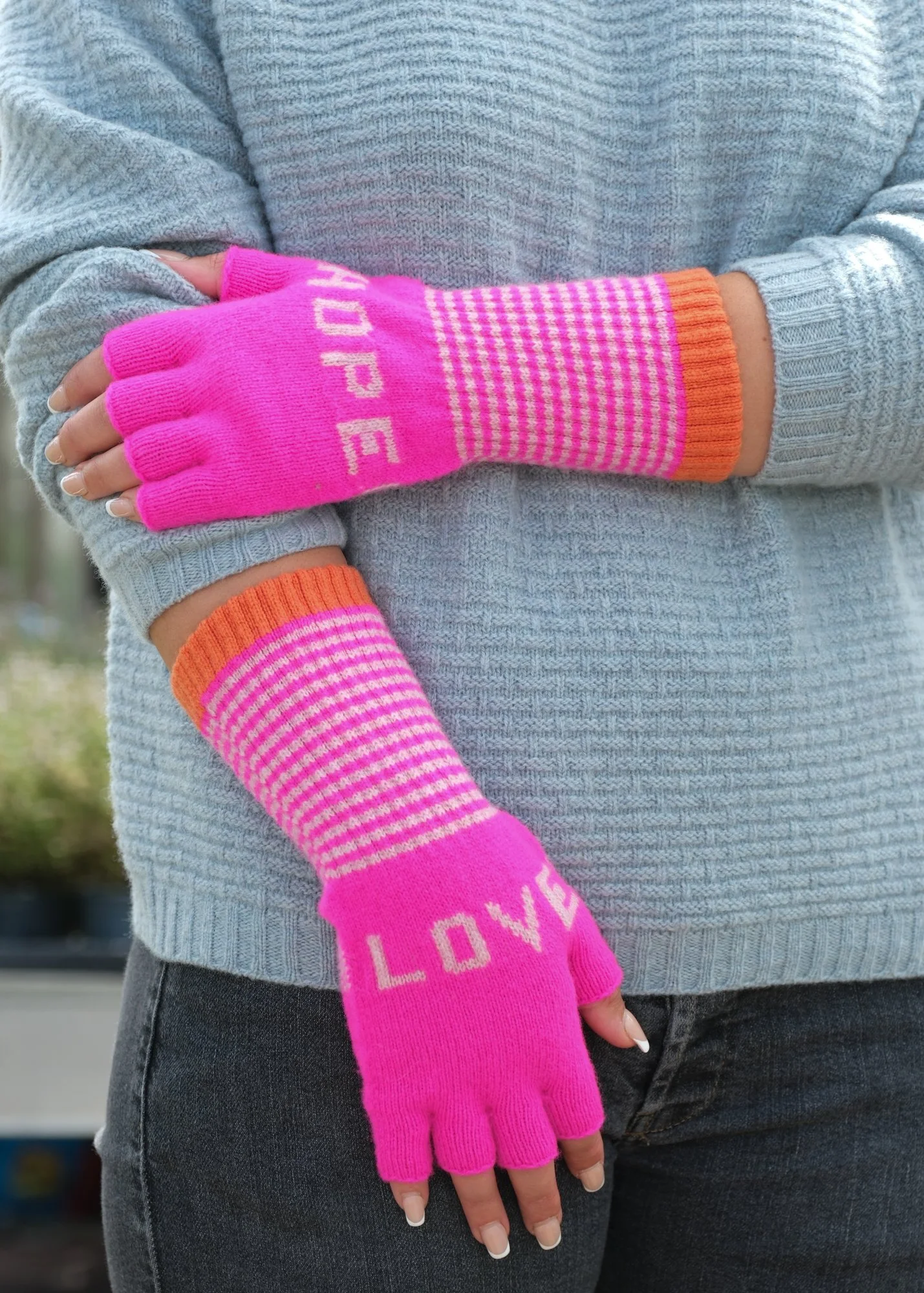 44923 LOVE HOPE FINGERLESS GLOVES COL 9 DSCF4075.jpg