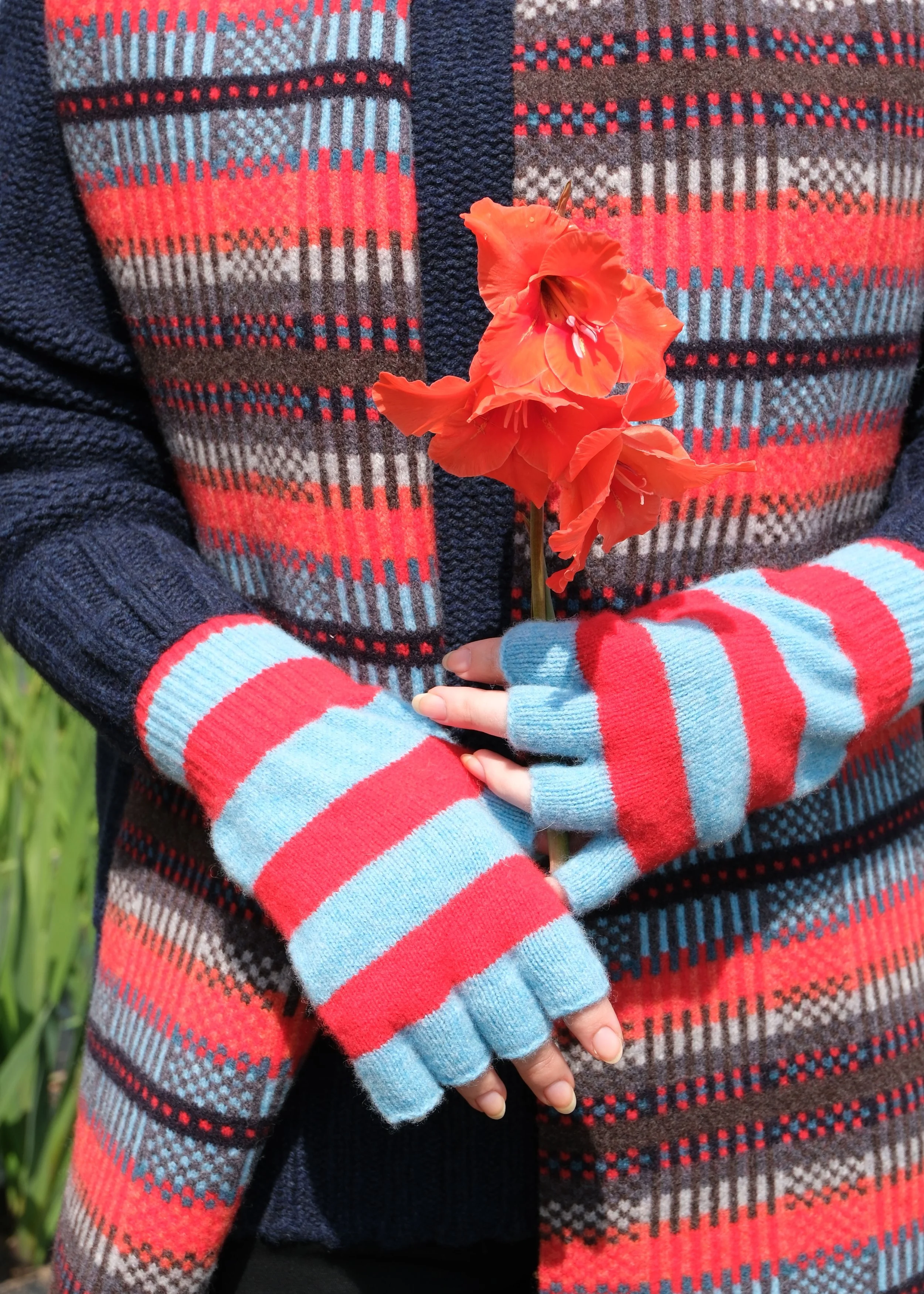 stripe-fingerless-turq-and-red--close-up-.jpg