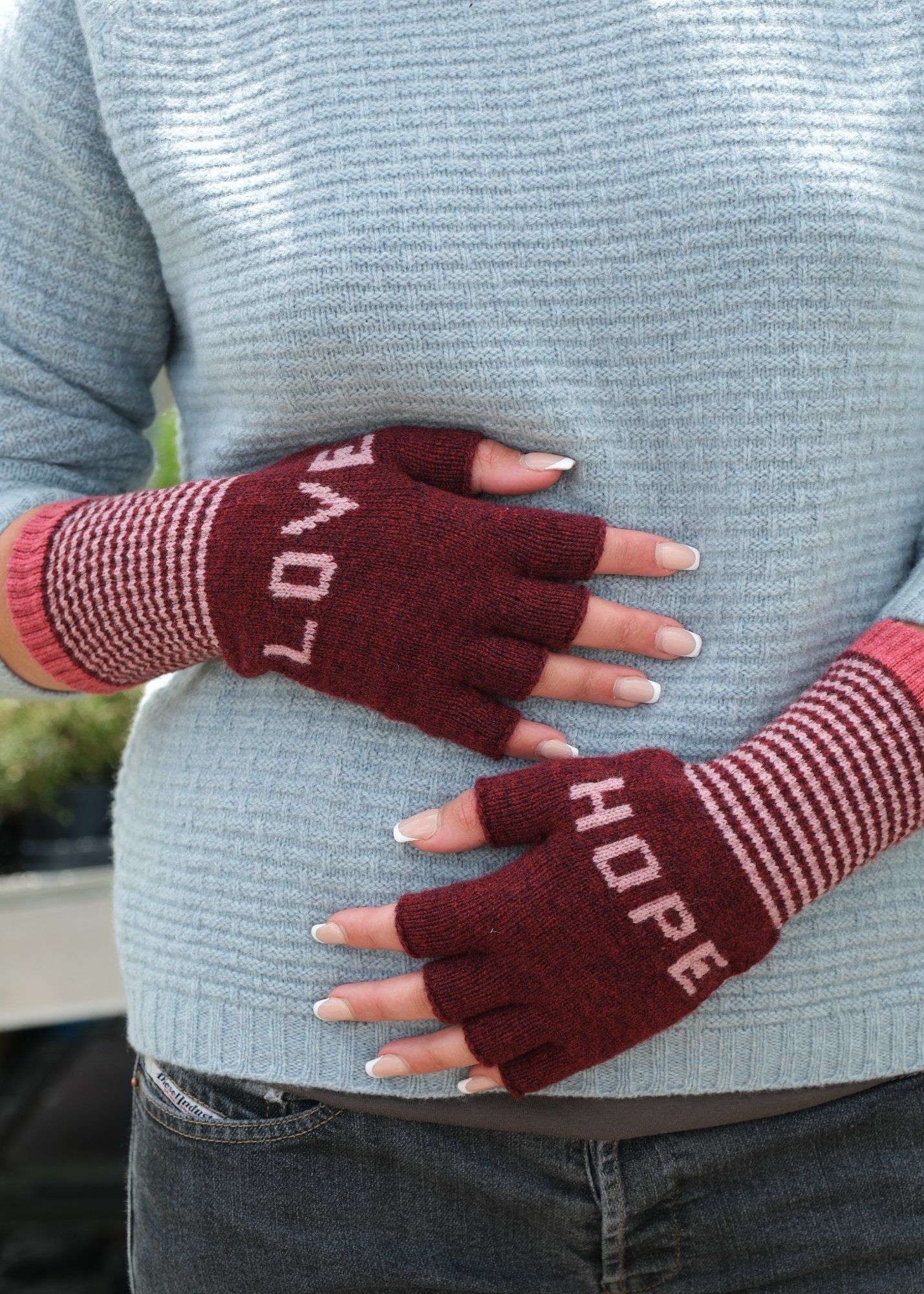 44923 LOVE HOPE FINGERLESS GLOVES COL 6 DSCF4039.jpg