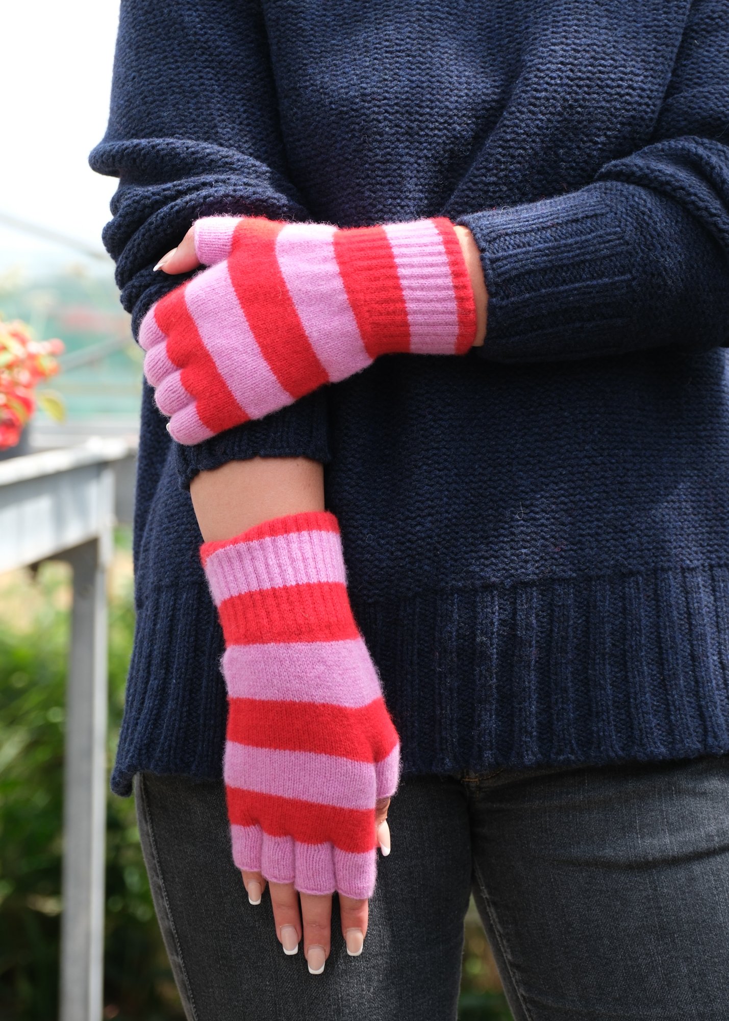 835 26 STRIPE FINGERLESS GLOVES COL 3 DSCF3963.jpg