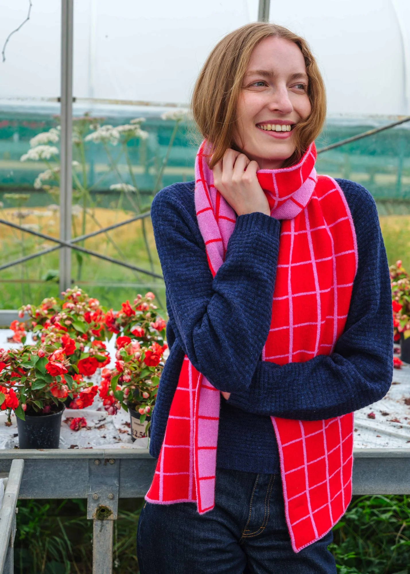 S838 26 JUMBO GRAPH SCARF COL 3 RED PINK_DSF4054.jpg
