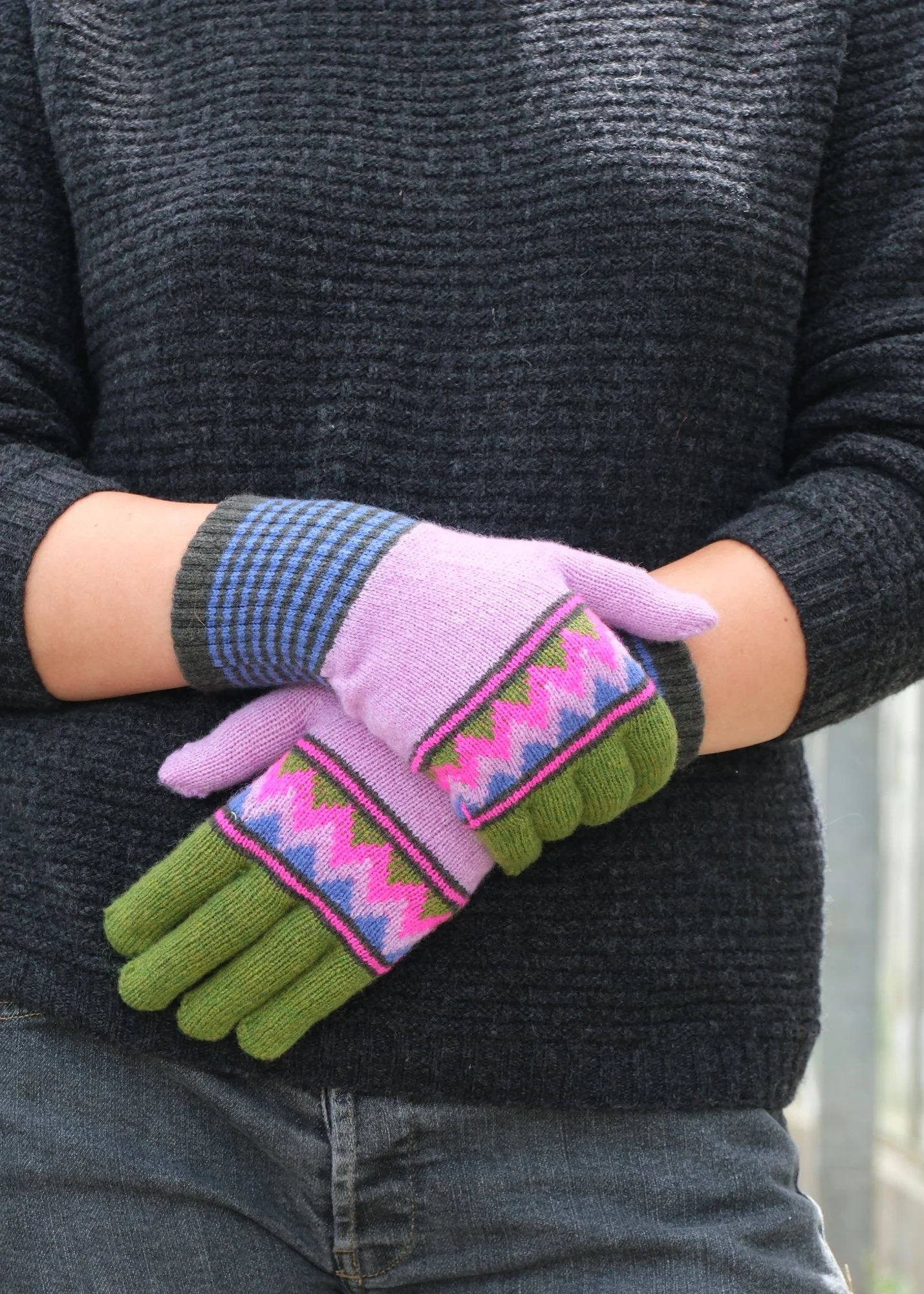205 21 WAVE GLOVES COL 1 DSCF3917.jpg