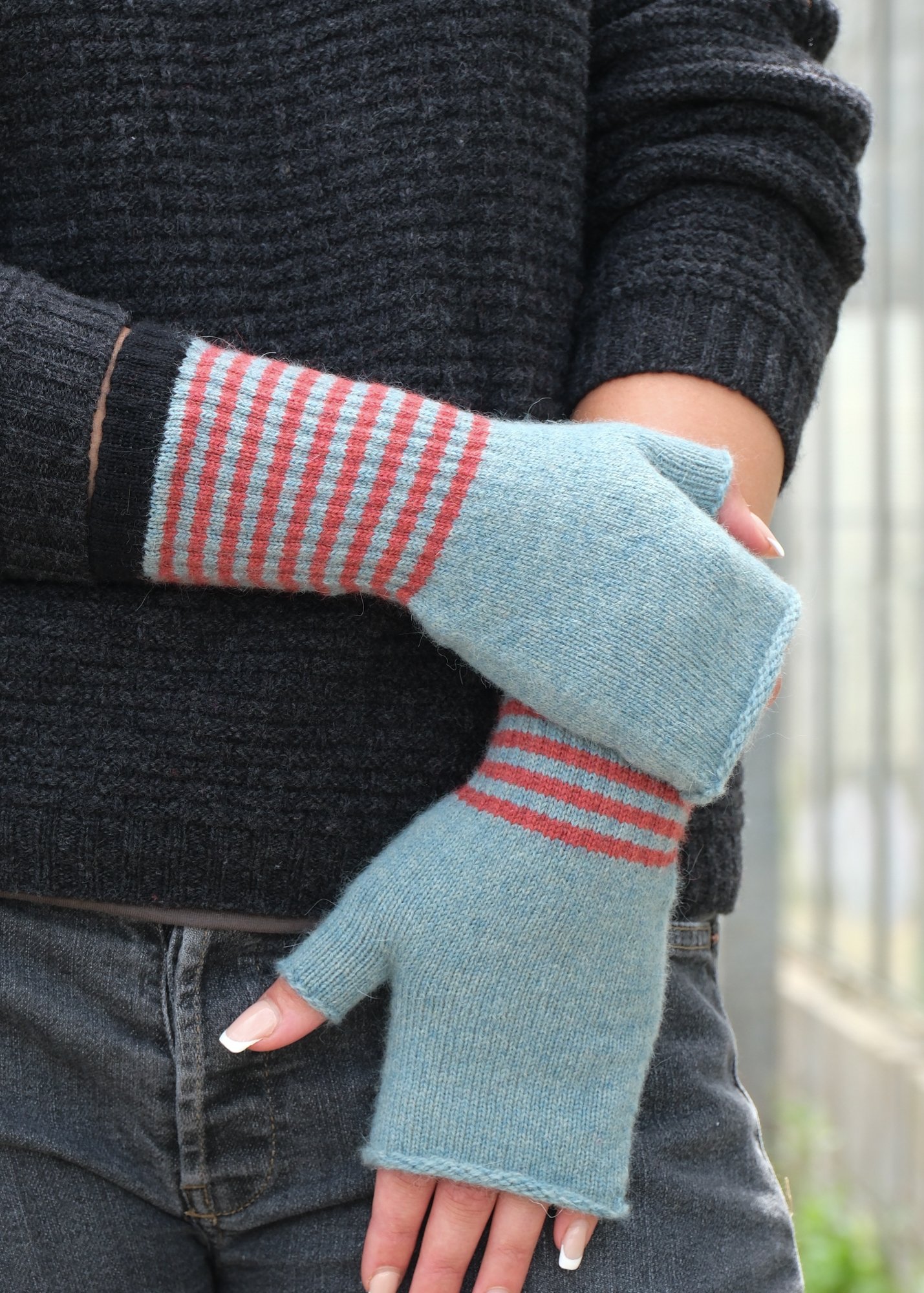 248 25 ANGORA FINGERLESS MITTENS COL 6 DSCF3897.jpg
