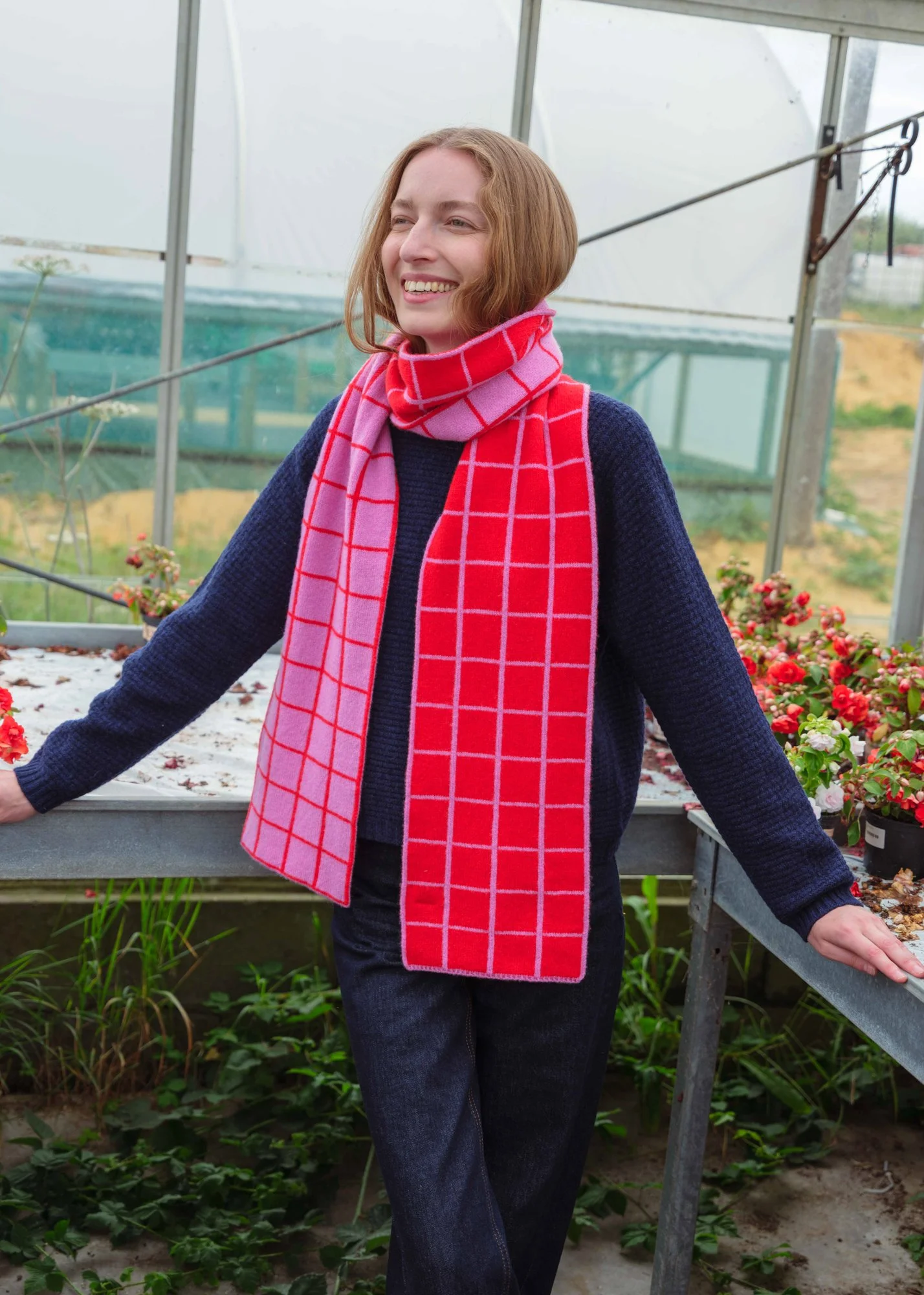 S838 26 JUMBO GRAPH SCARF COL 3 RED PINK_DSF4050.jpg