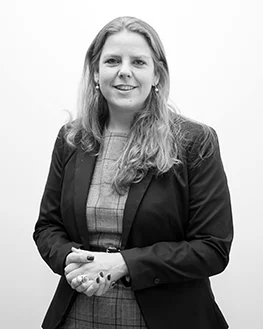 Astrid van der Peijl Junior Tax Consultant Astrid ondersteunt bij het opstellen van belastingaangiften en -adviezen. Ze heeft 10 jaar ervaring als sociaal juridisch dienstverlener en is onlangs overgestapt naar de fiscale adviespraktijk. Ze heeft een master diploma Fiscaal Recht. E-mail: peijl@taxatwork.com