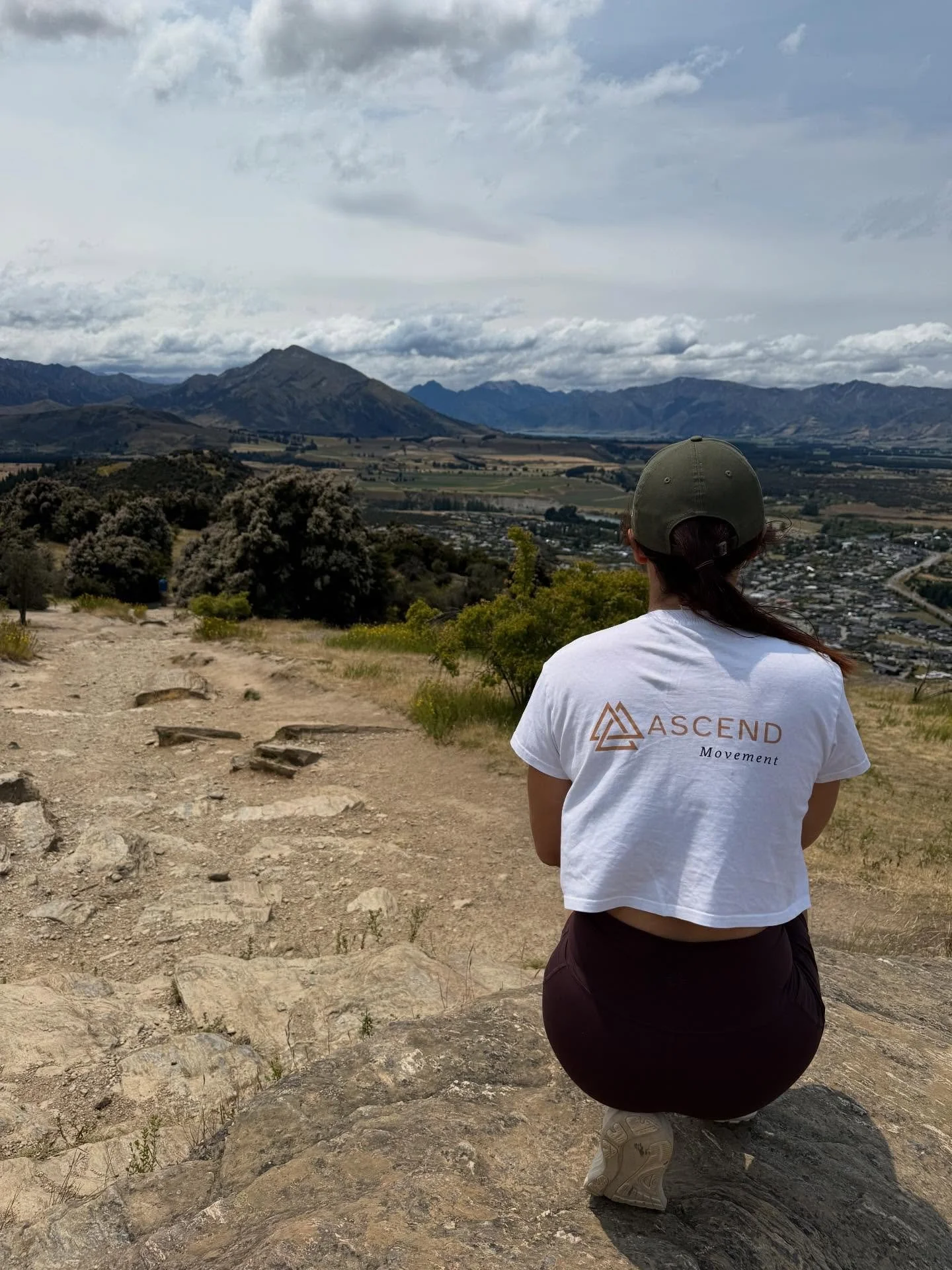 My happy place is always outside amongst this beautiful Earth&hellip;✨🏔️

#wanaka #mountainmedicine #grounding #seedandsproutnutrition