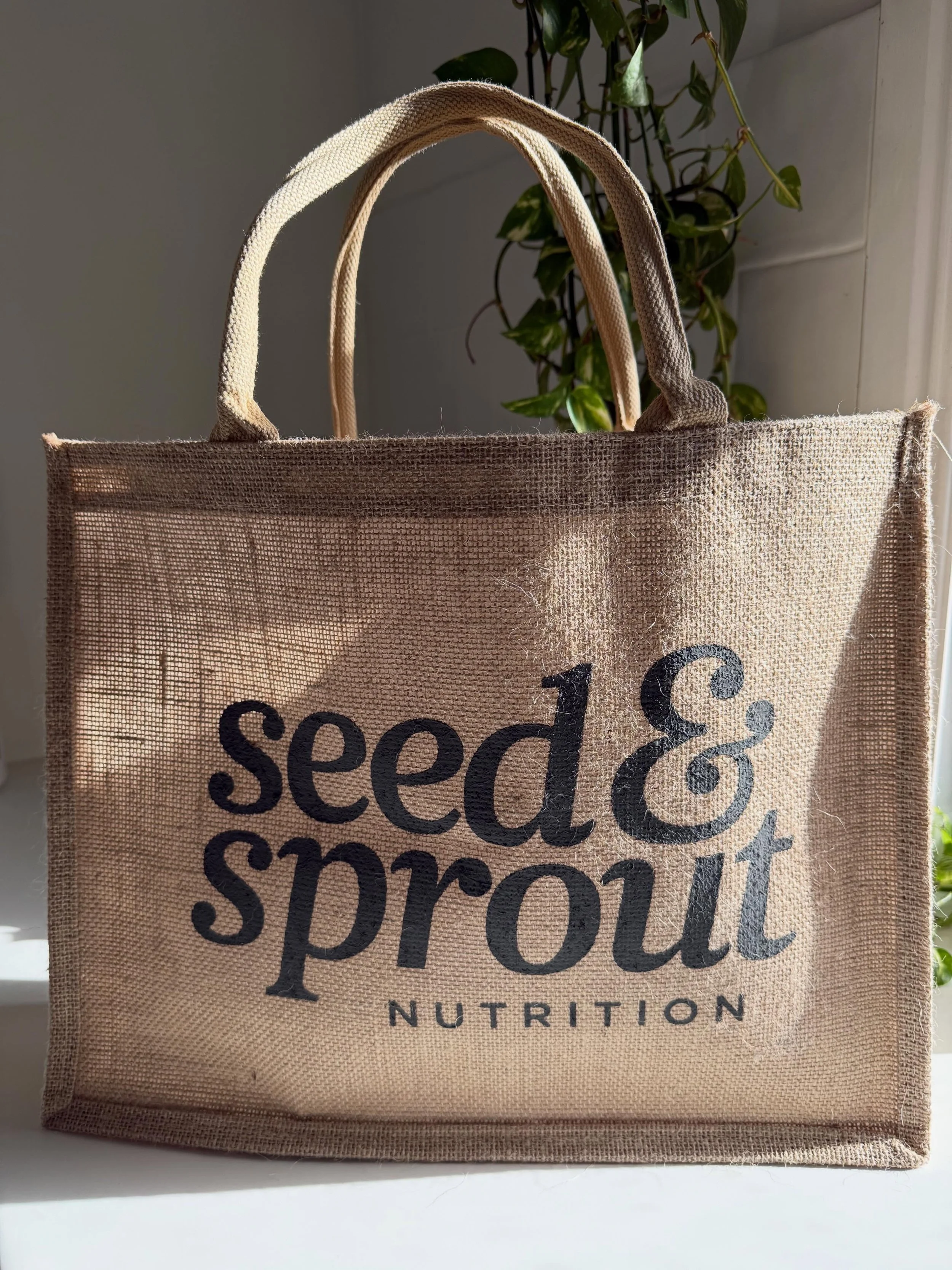 If you want a structured bag, they&rsquo;re up on the website! Use the code PICKUP if you&rsquo;re local to Sunshine Coast! x

#hessianbag #marketbag #nutrition #seedandsproutnutrition