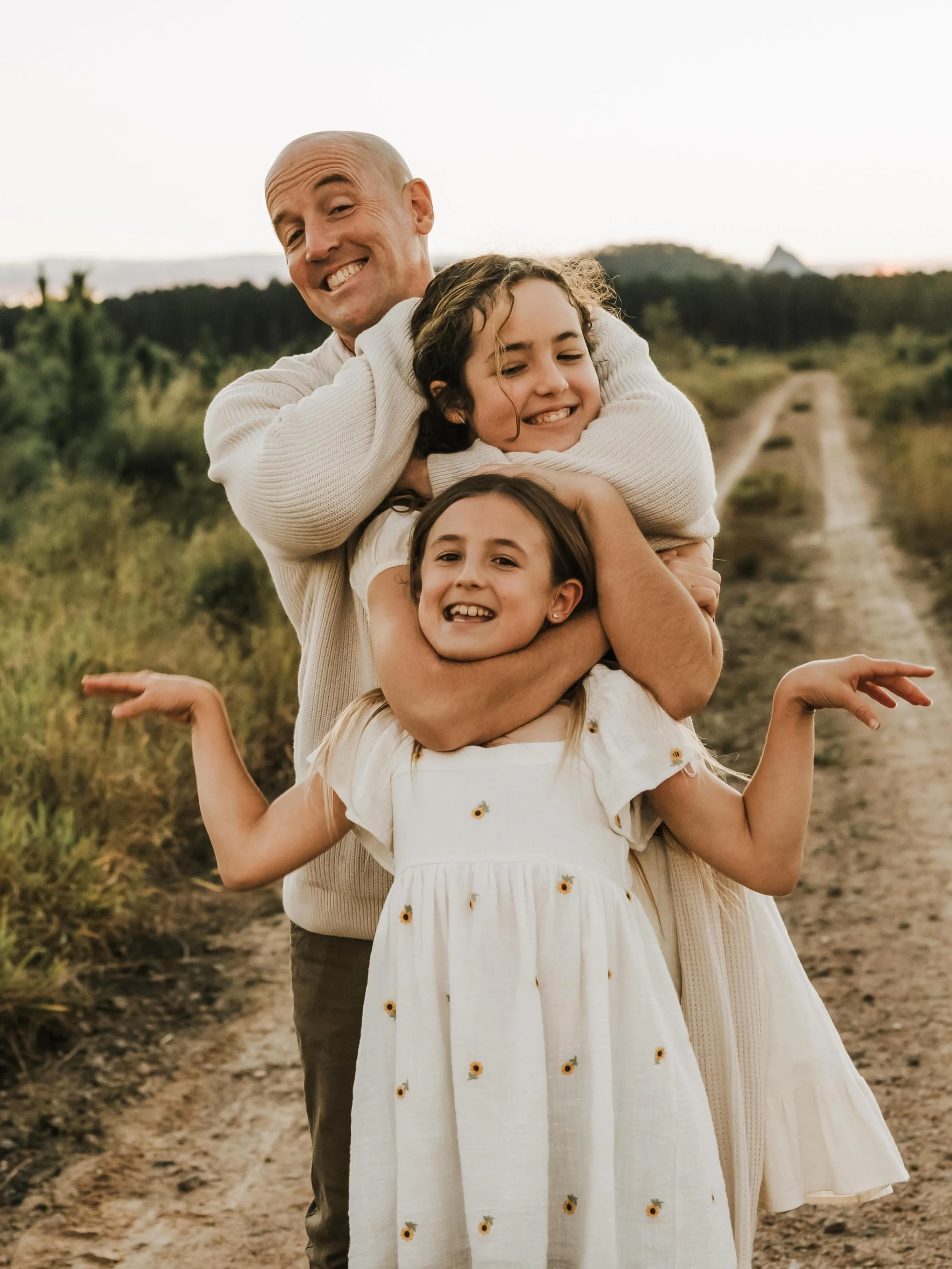 When you get a sneak peek photo from your amazing photographer @erinrosephotographer and it pretty much summarises your family perfectly. 

All hugs tend to turn into rear naked chokes. 🤣💕

#family #chokehugs #love #seedandsproutnutrition