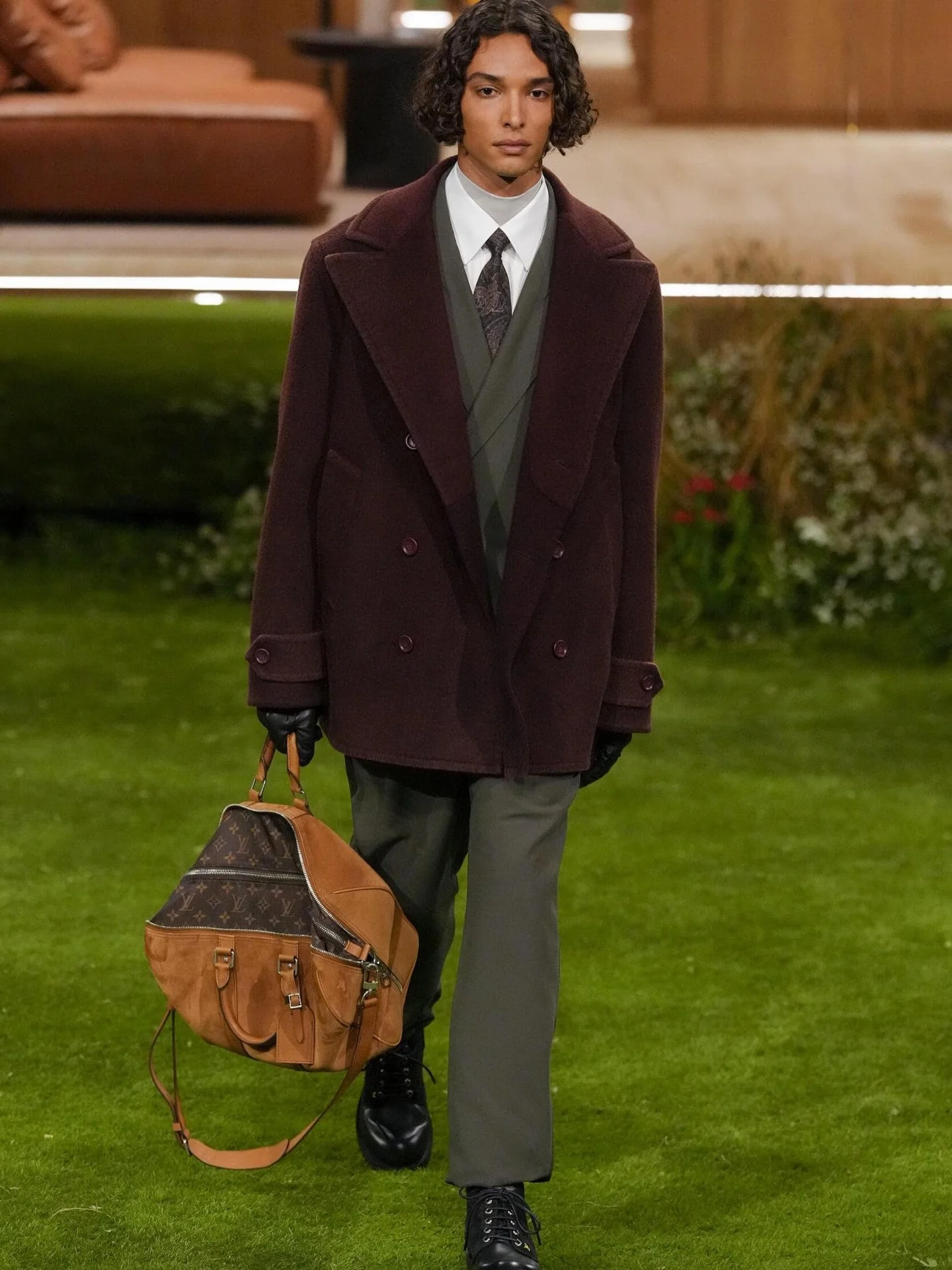 DJAIRO MULDER @louisvuitton FW&rsquo;26 in Paris this evening &hearts;️

Casting @bitton @establishmentny @twodadstwokids 
Creative dir @pharrell 
Styling @henson 

#LVFW26 #ParisFashionWeek #DjairoMulder #thetroopers