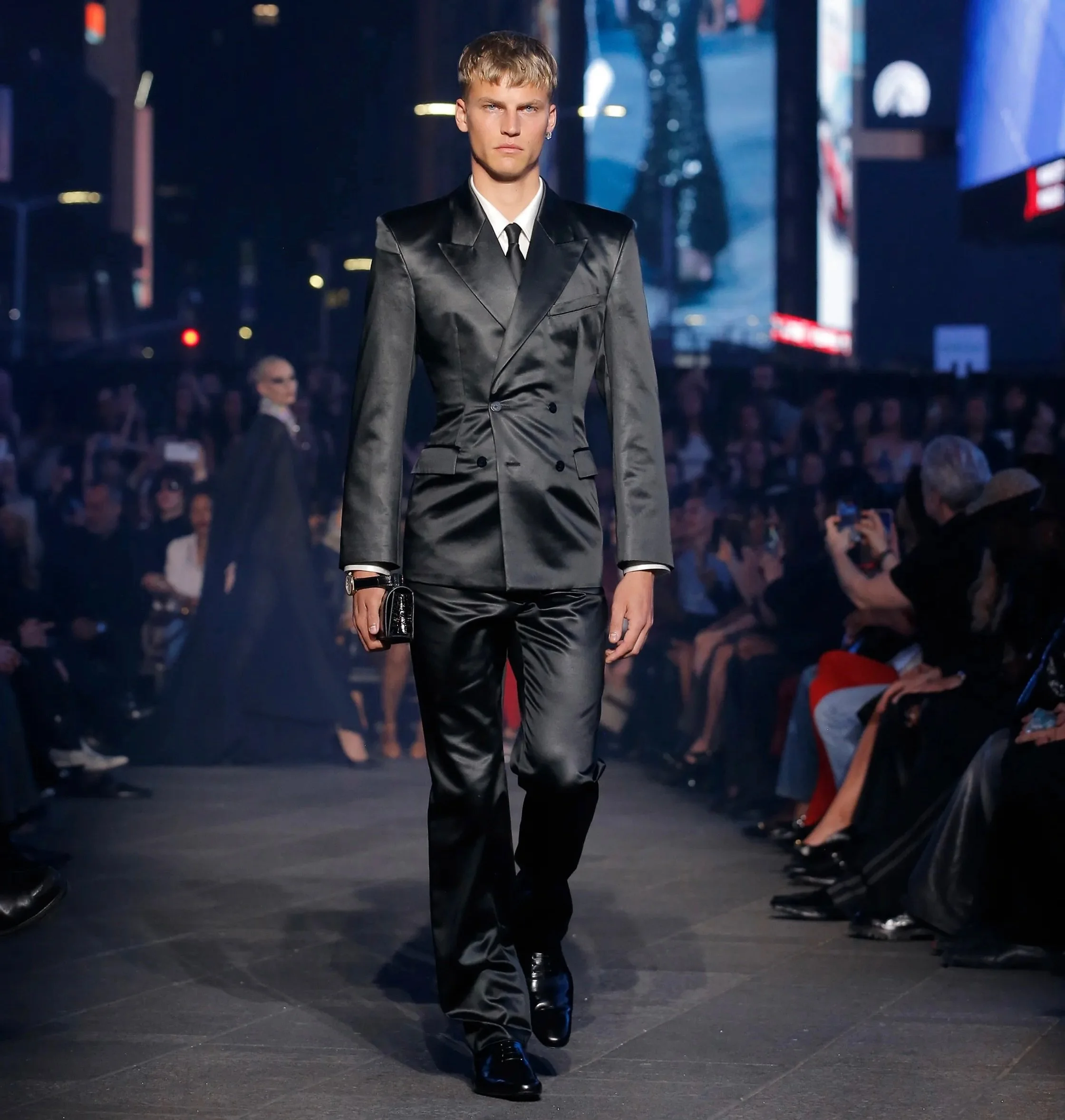 TIMO PAN @gucci RESORT &lsquo;27 IN NEW YORK CITY 🔥

Casting @piergiorgio @jussivuorenlehto @helenaballadino @cross_bone_ @dmcasting 
Designer @demna 

#gucciresort #TimoPan #thetroopers #newyorkcity #Gucci