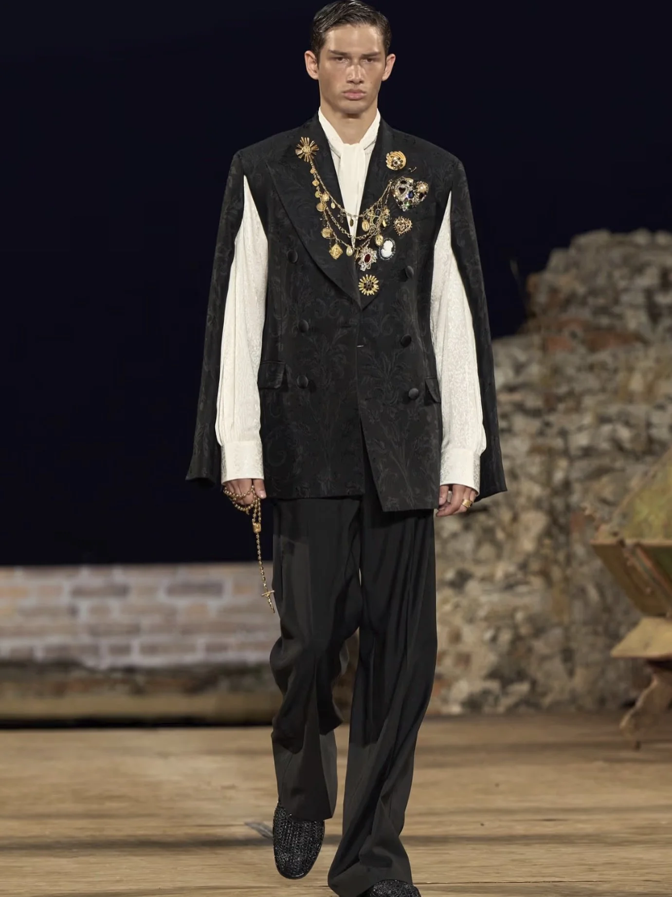 LUKA TESIC @ DOLCE&amp;GABBANA ALTA SARTORIA SS&rsquo;27 &hearts;️

@luka_tesic @dolcegabbana @mister.gabbana @domenicogiandinoto @patmcgrathreal @guidopalau
