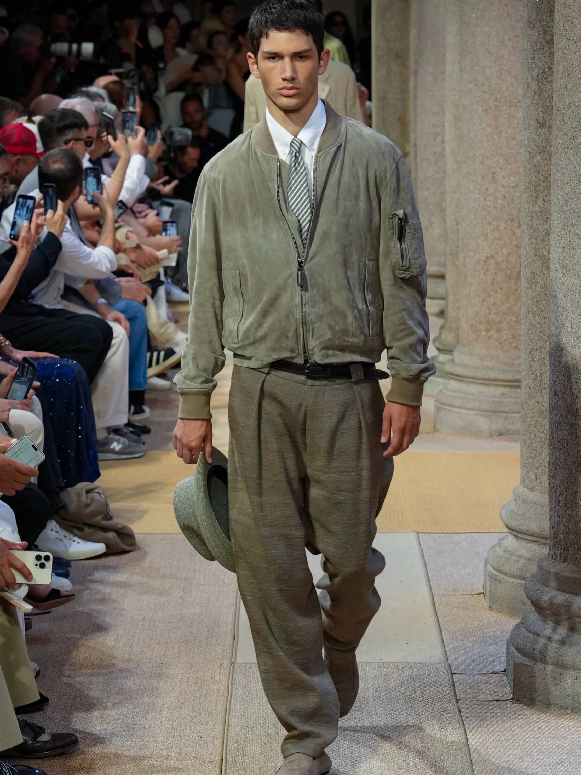 LUKA TESIC @giorgioarmani SS&rsquo;27 SHOW IN MILAN 🔥

@luka_tesic @giorgioarmani @gerelovesa &hearts;️