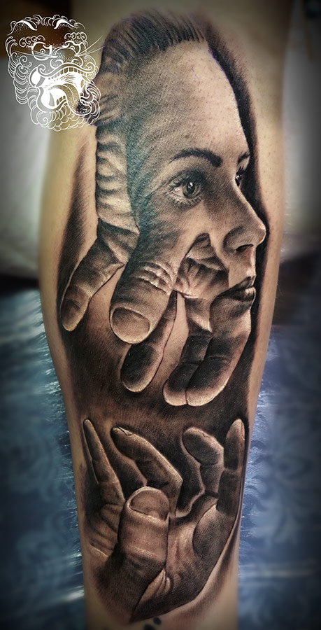 For this tattoo, we used the face of customer's sister and my hands. So all the references we collected independently. This method of working, in my opinion, is the best way, and whenever possible, I try to work in such a way.