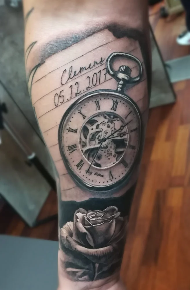 The picture above shows what a classic combination of realism tattooing is. On this big arm, I was able to make a much more detailed watch. Please notice the date of birth and a name on the piece of paper in the background. Putting names and other text into composition is my preferred method of combining those hard to connect elements. I try to make them part of the design, instead of throwing them randomly.