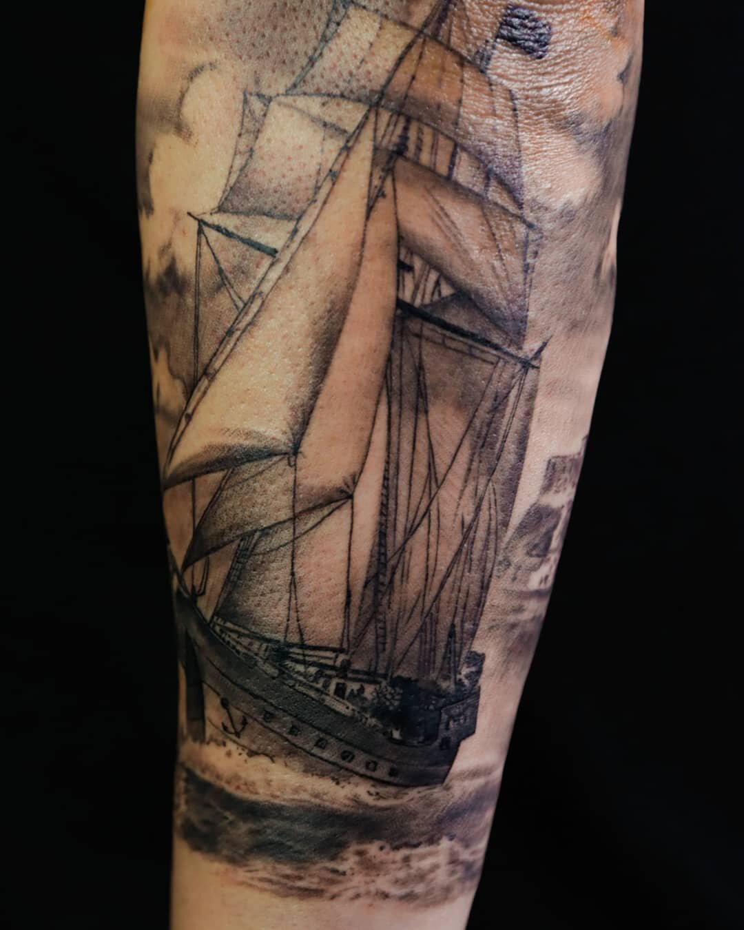 "Life is short and the world is wild" Another addition to Kai's sleeve (not finished). On the second pic you will find a fully healed Caribbean girl, which is also part of the sleeve. Stay tuned 👌😎👀 ......................................