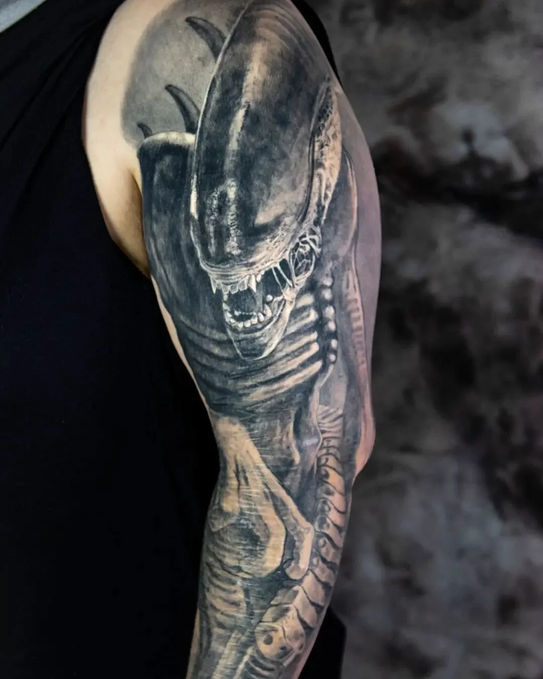 It was a long journey, full of obstacles (Lockdown and another lockdown 😂) But I didn't give up, I never do! Giger style Alien is finally ready! 👾 Sabine you rock! Thanx for the trust, patience and your support 🙏💯 Thank you for this adventure! *