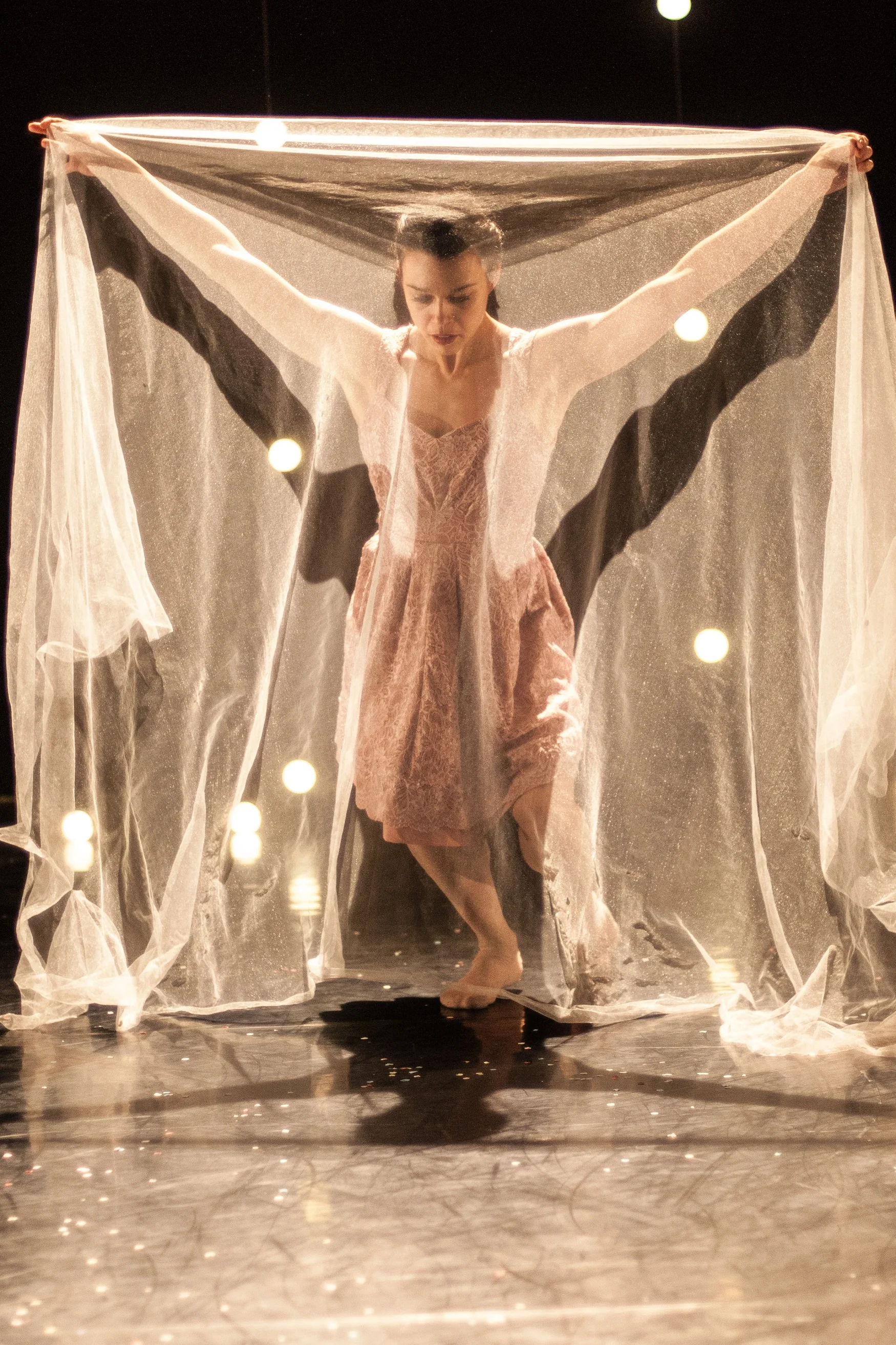 Umanoove in 'The Knot - dancer Sara Harton - photography Chris Nash.jpg