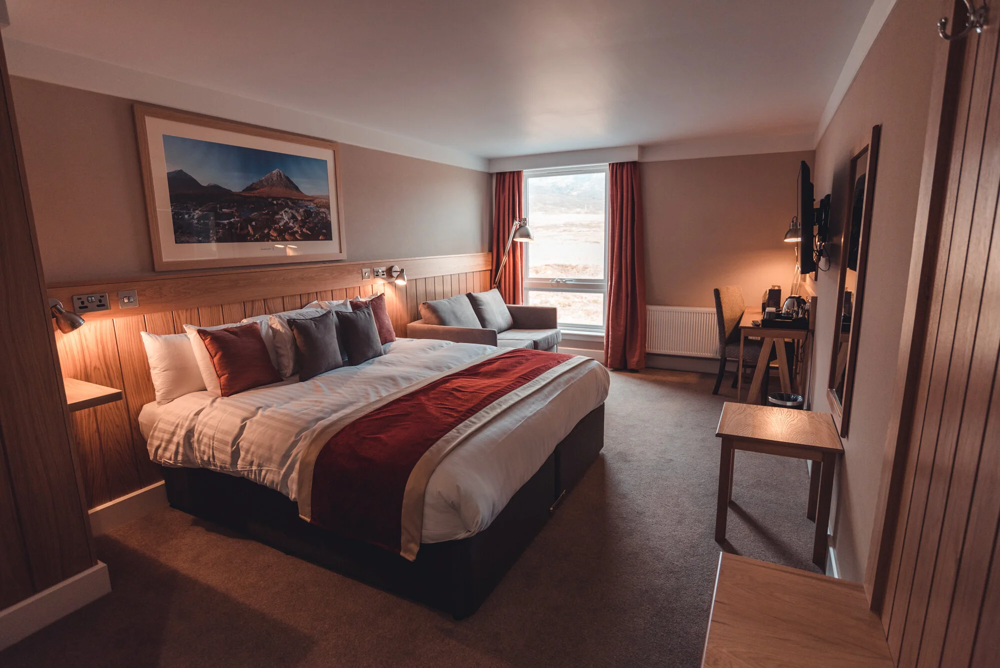 Kingshouse Hotel Bedroom - must be credited to Philipp Frerich.jpg