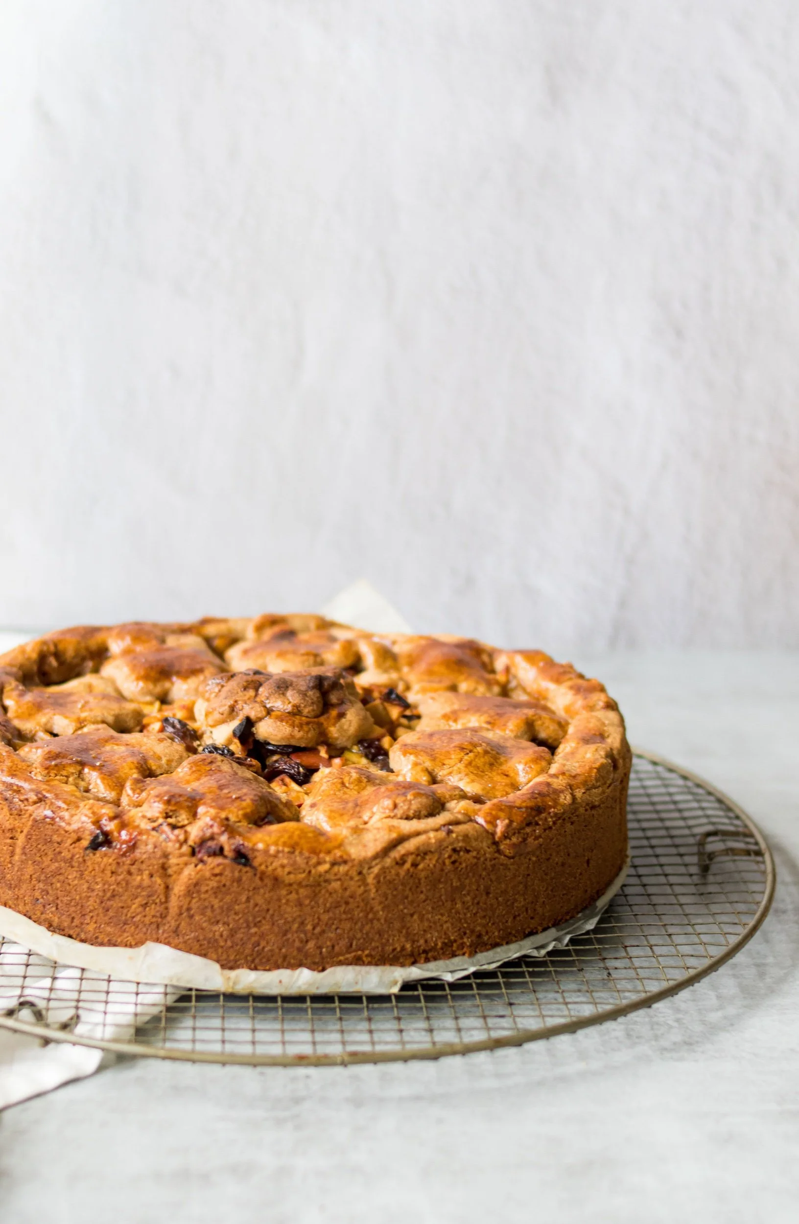 Try this Tasty Apple and Pecan Cake