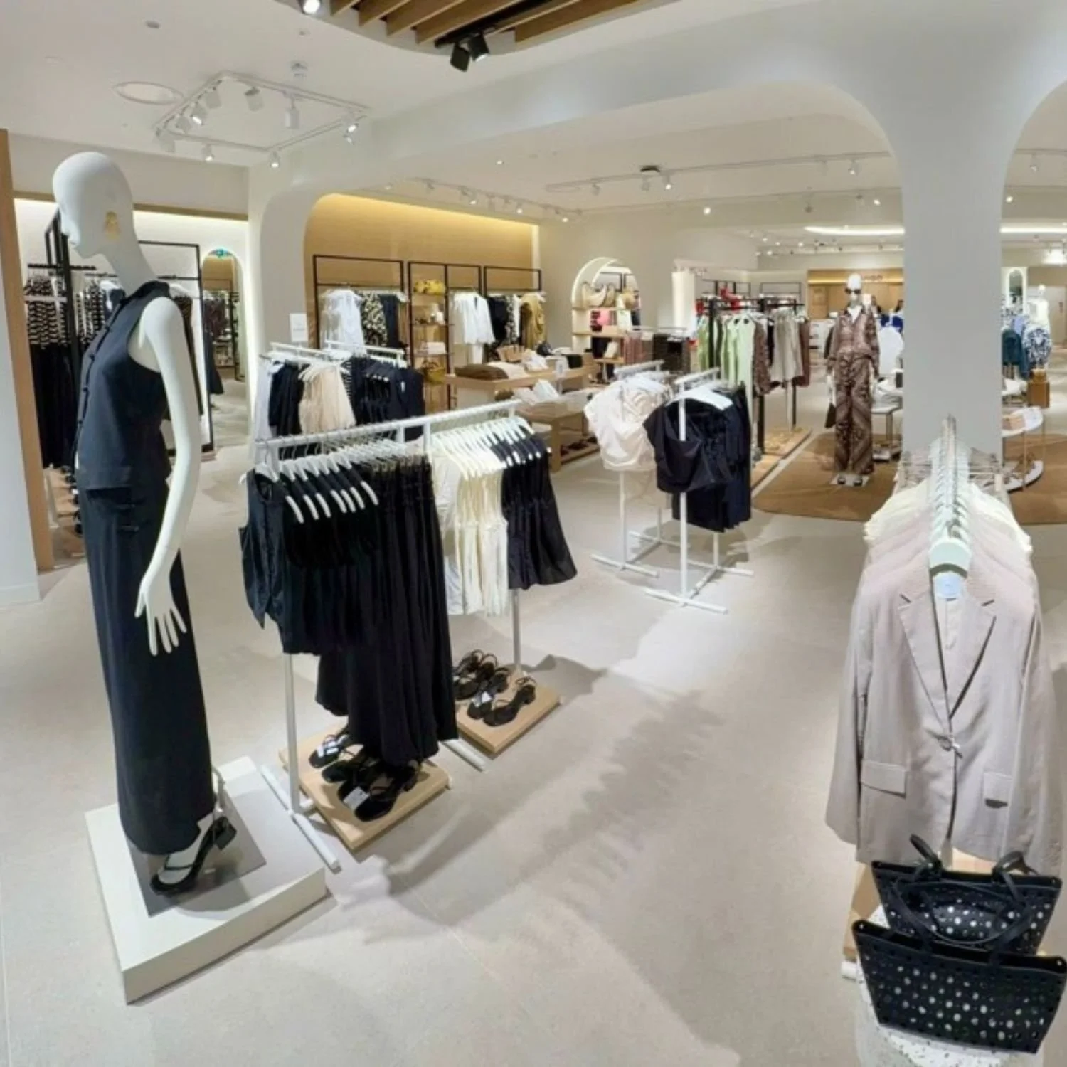 new-mango-store-dundee (2).jpg