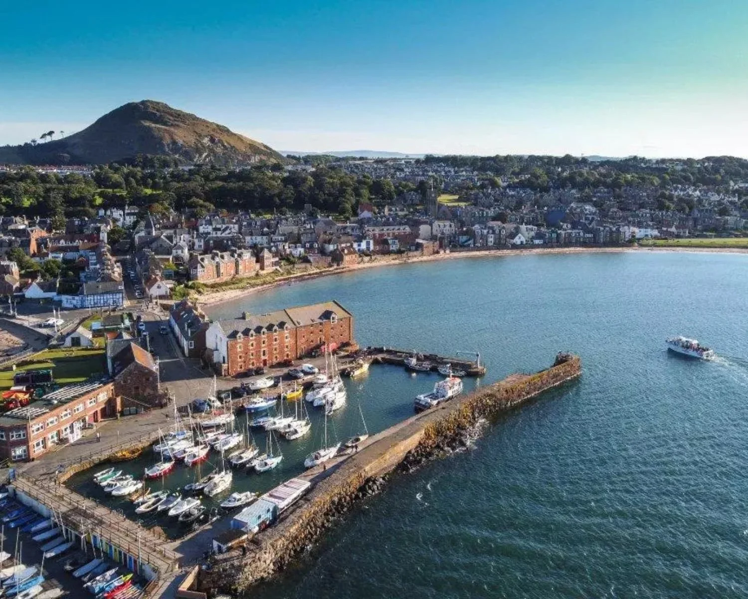 best-houses-for-sale-in-scotland-with-a-sea-view-north-berwick (6).jpg