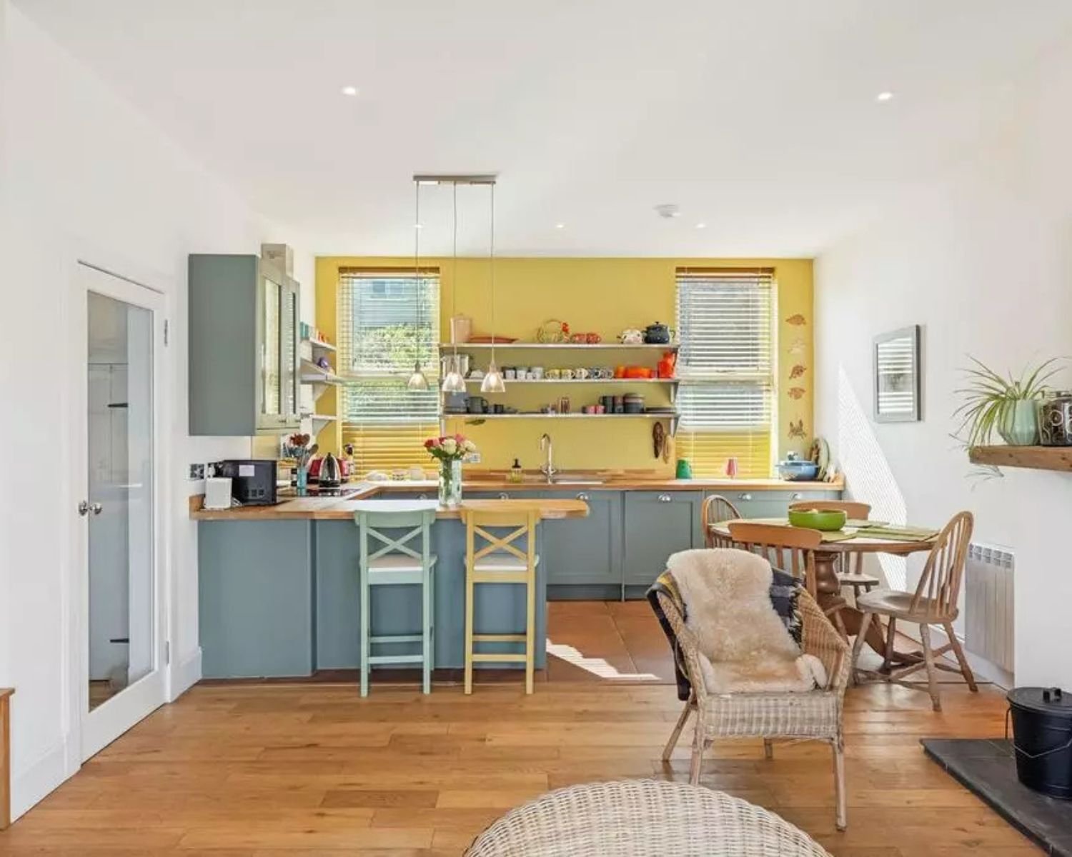 best-houses-for-sale-in-scotland-with-a-sea-view-Tighnabruaich (3).jpg