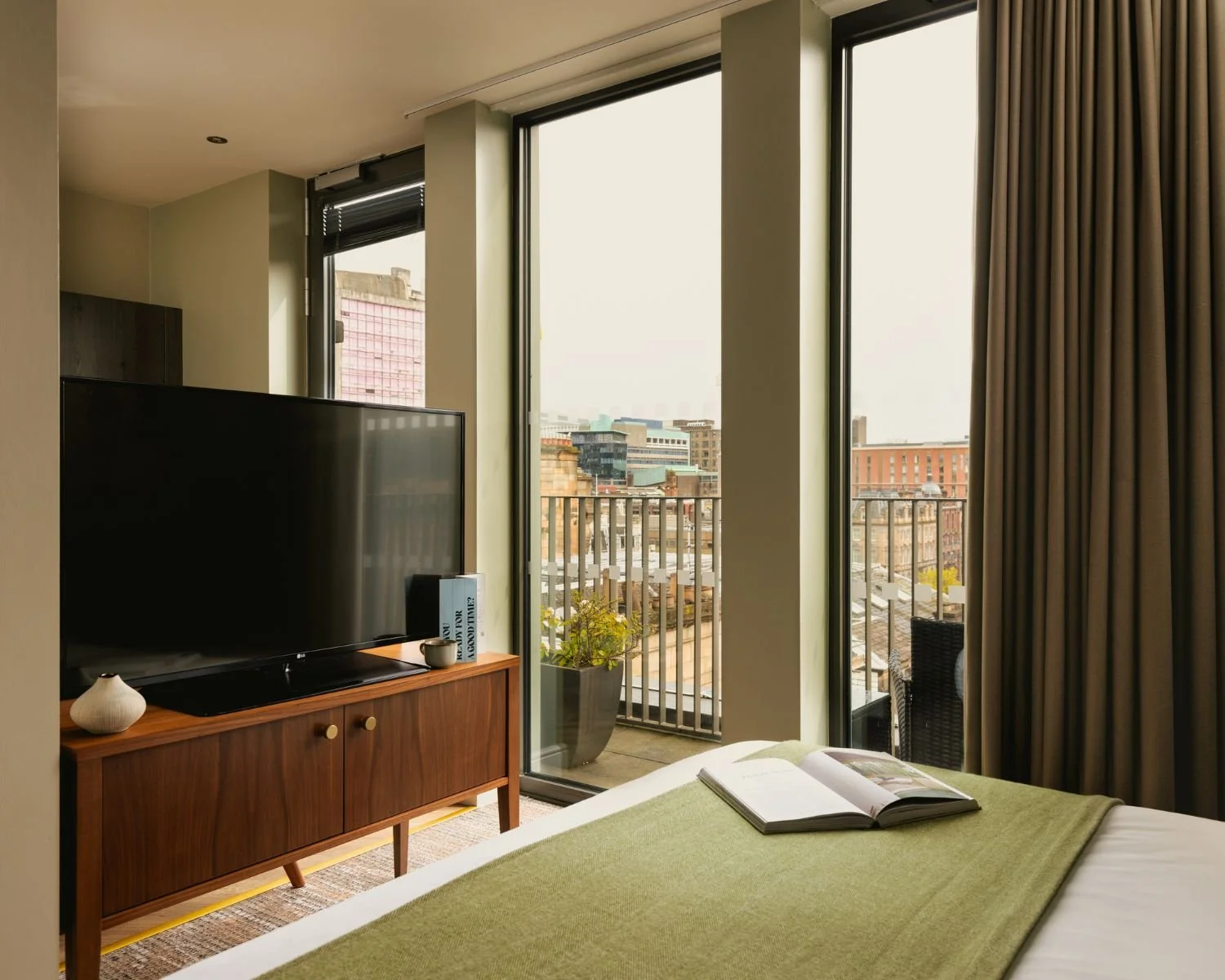 best-places-to-stay-glasgow-native-glasgow (6).jpg