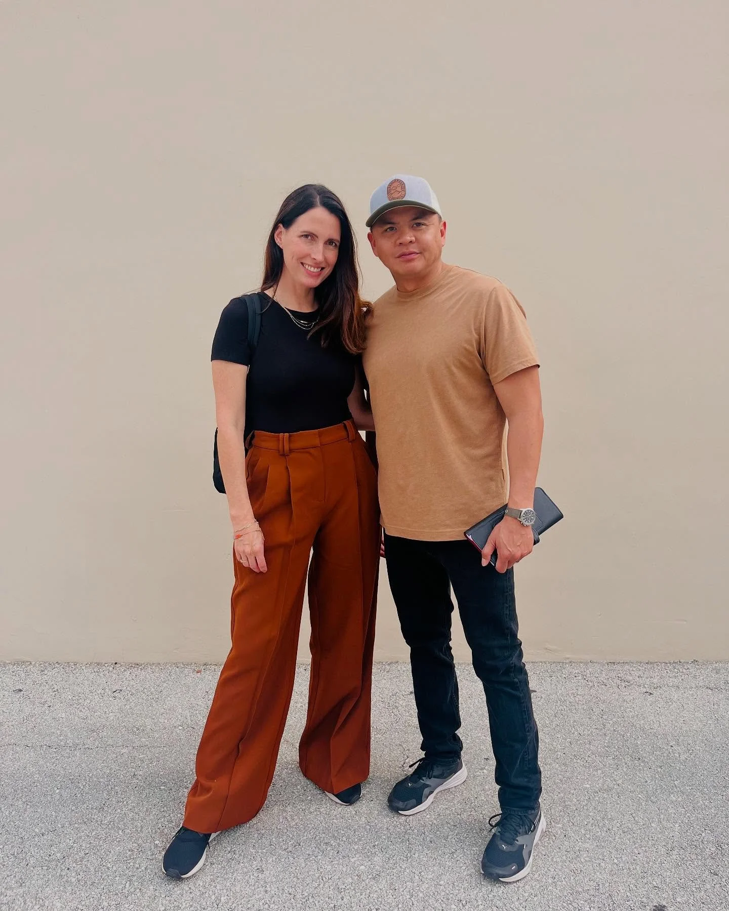 When you inadvertently show up to set in the same color pallete ⚫️🟤

📸 Good eye @javifick